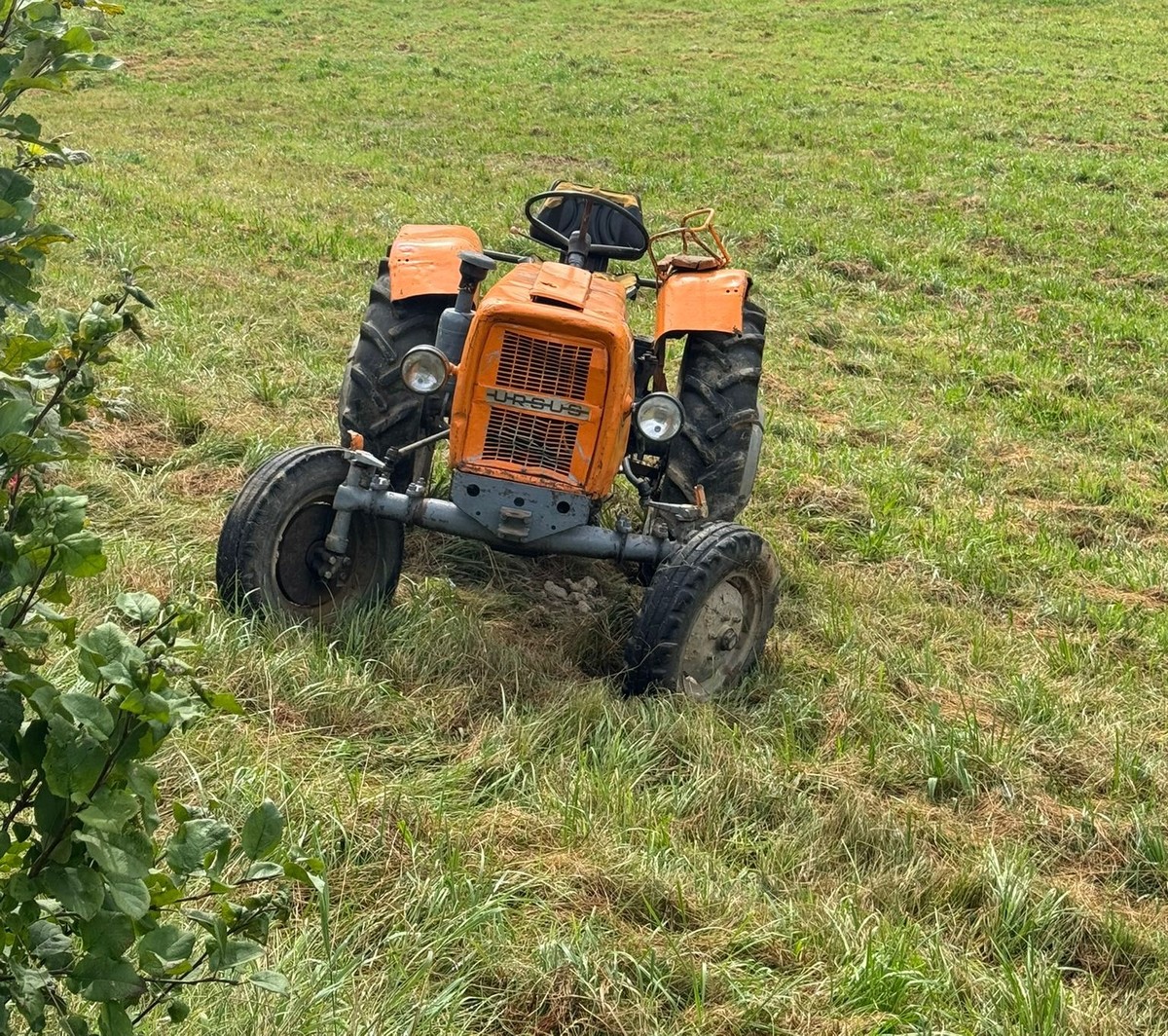 Dachowanie ciągnika – kierowca był pijany i zbiegł z miejsca zdarzenia