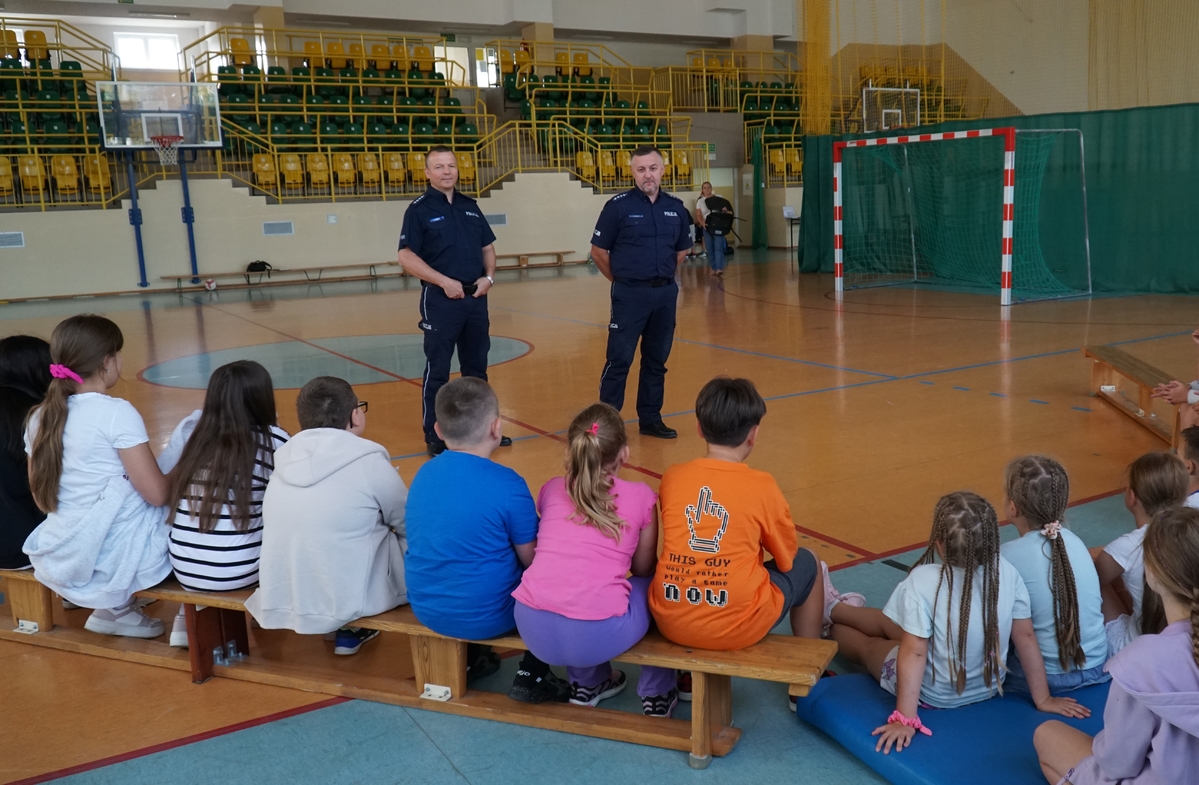 Bezpieczne wakacje z czchowską policją