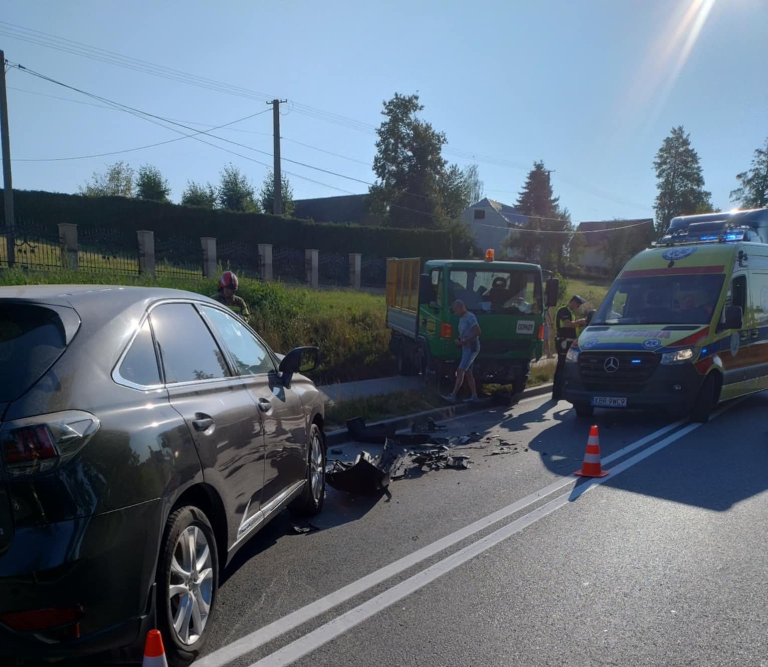 Gnojnik. Zderzenie śmieciarki z osobówką. 2 osoby poszkodowane