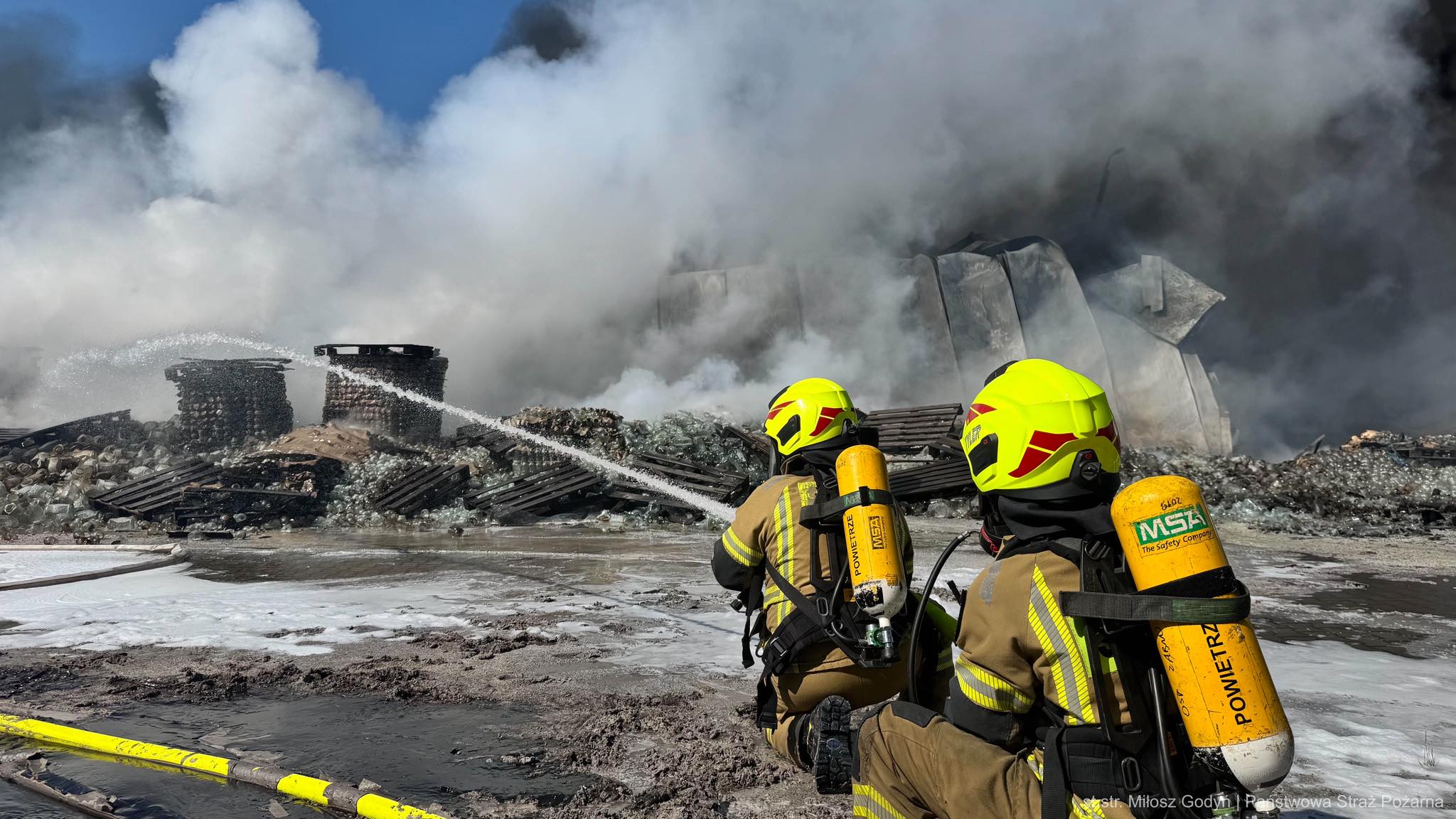 Potężny pożar w Tarnowie. Słup dymu widziany aż z Brzeska i Iwkowej