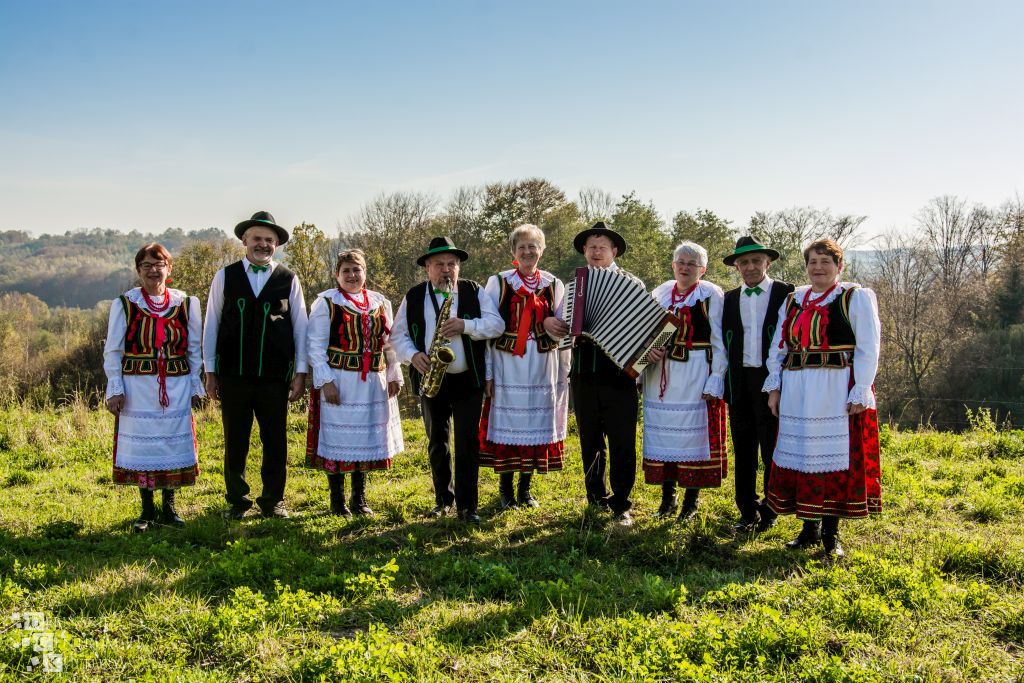 Zespół Śpiewaczy „Dołowianie” z nowymi strojami