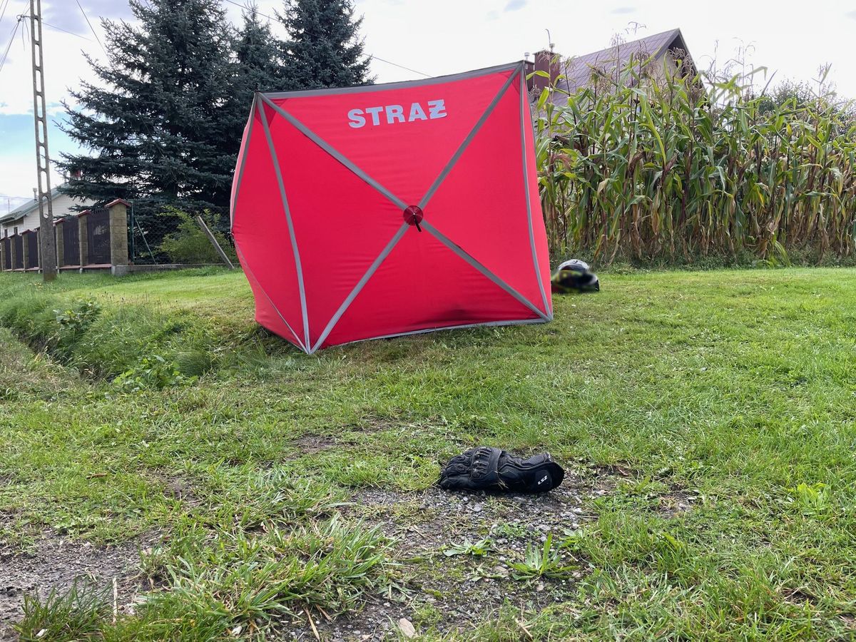 Śmiertelny wypadek motocyklisty w Faściszowej – droga zablokowana