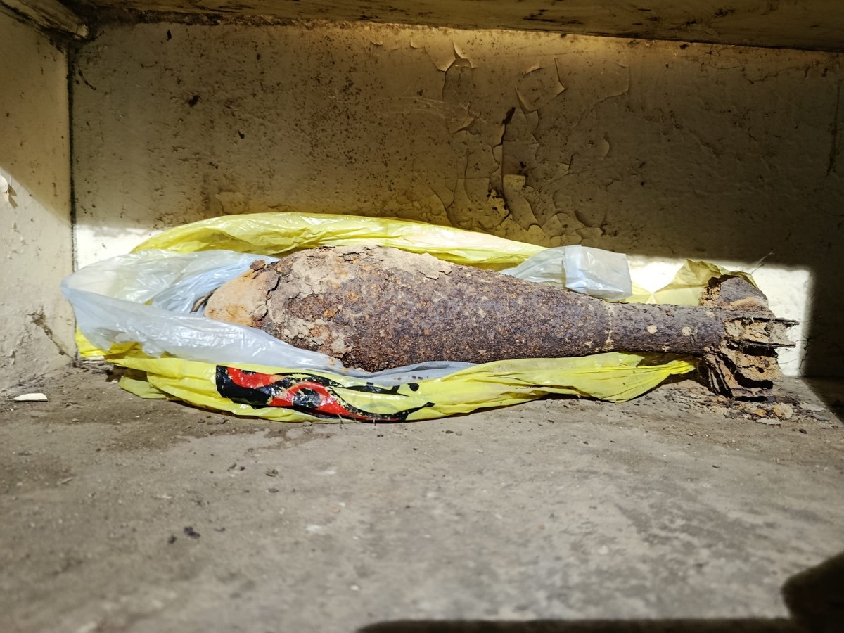 Pocisk moździerzowy odnaleziony w kredensie