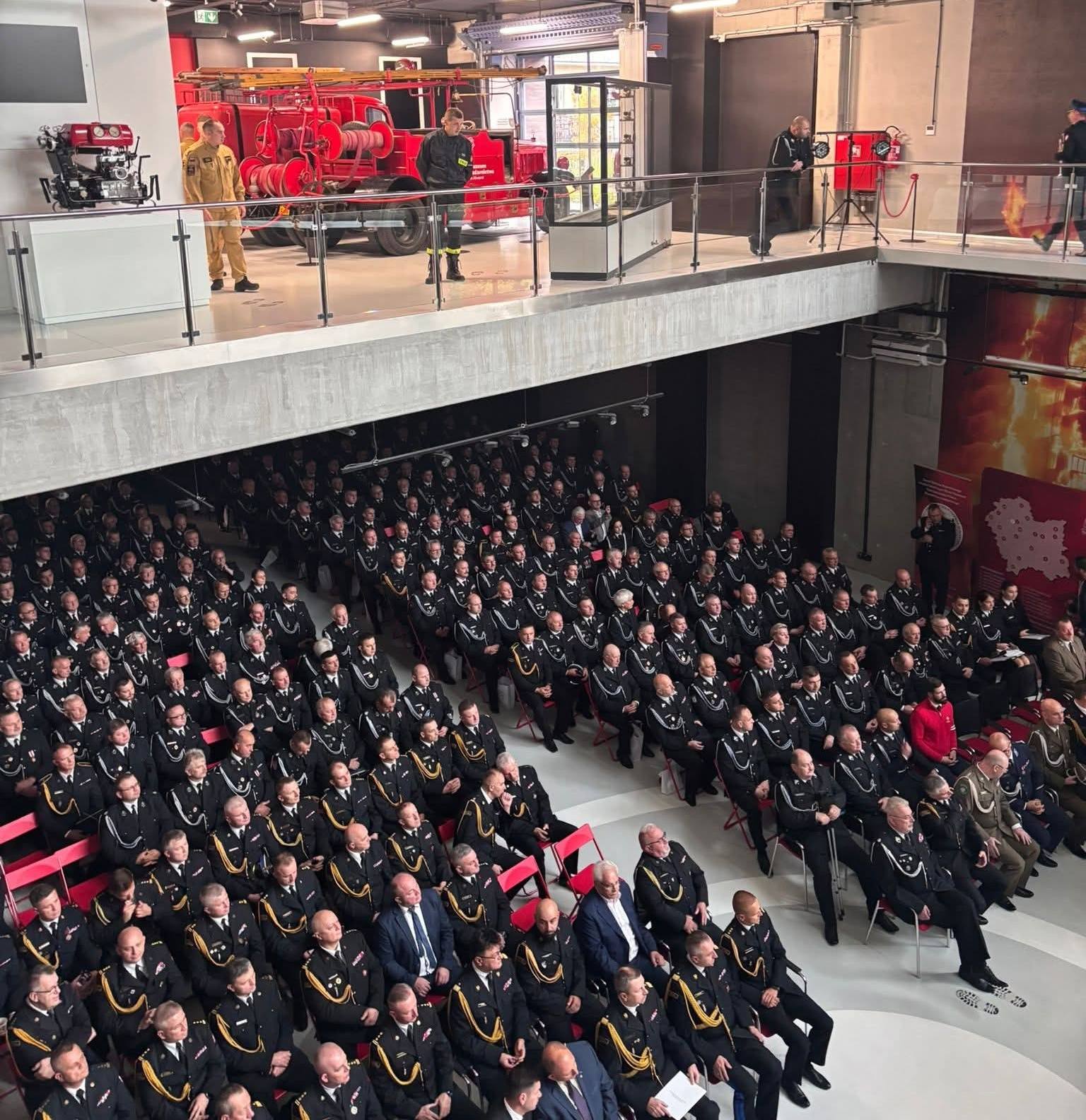 Strażacy z Powiatu Brzeskiego na uroczystościach 30-lecie Krajowego Systemu Ratowniczo – Gaśniczego