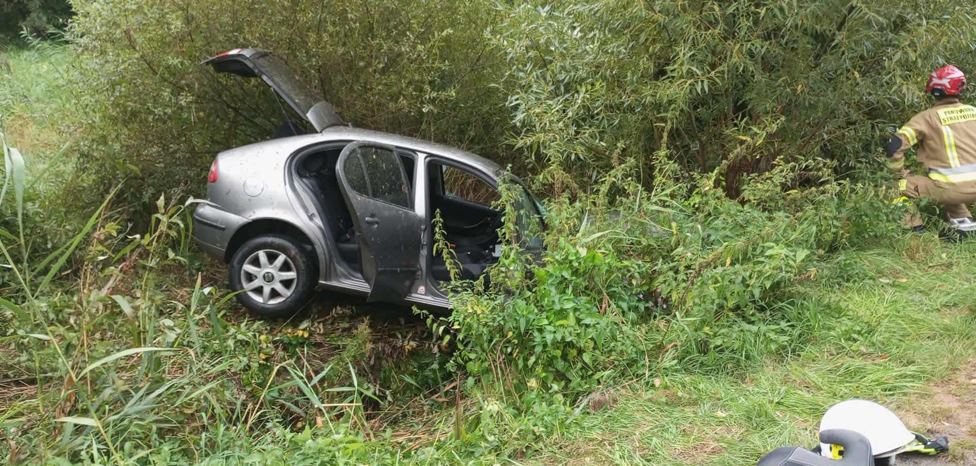 Zawada Uszewska. Samochód osobowy w rowie