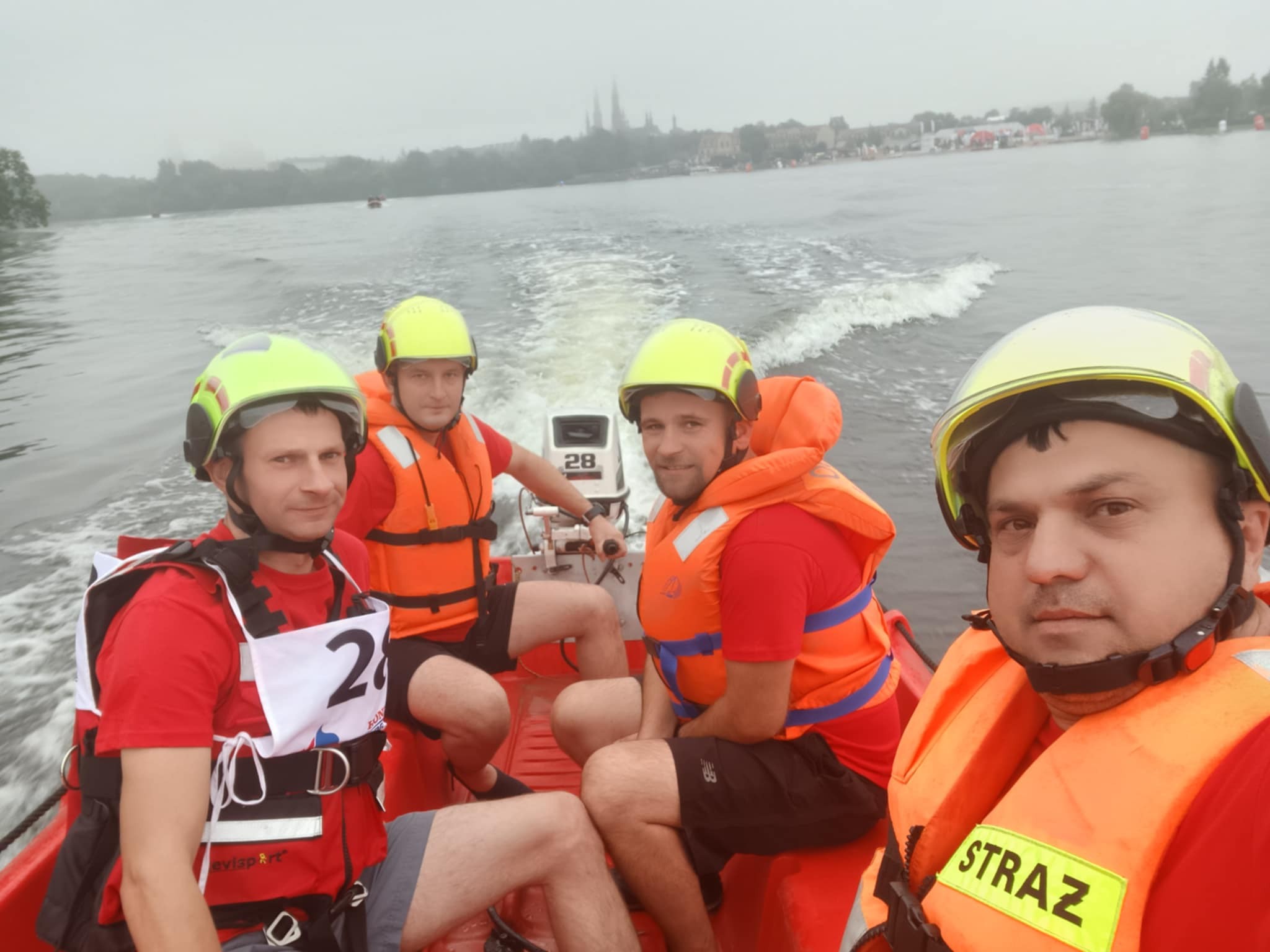 Druhowie z OSP Szczurowa na Mistrzostwa Polski Strażaków Ochotników w Ratownictwie Wodnym i Powodziowym