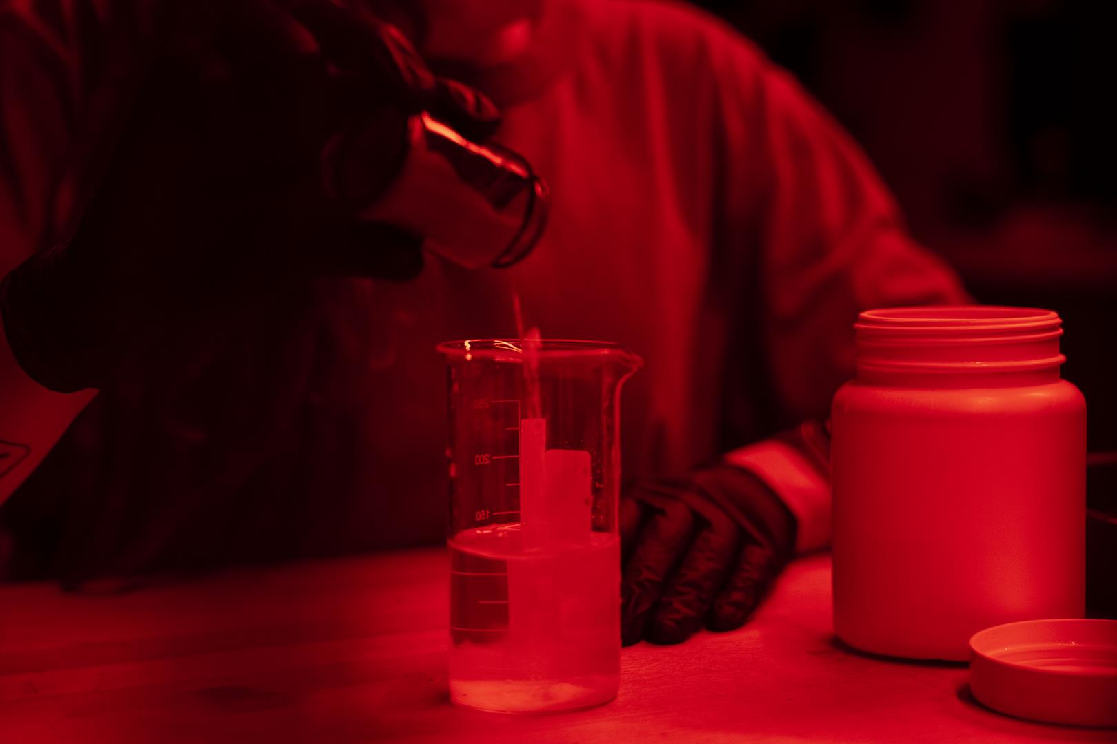 Śledztwo tarnowskiej prokuratury w sprawie fabryki mefedronu