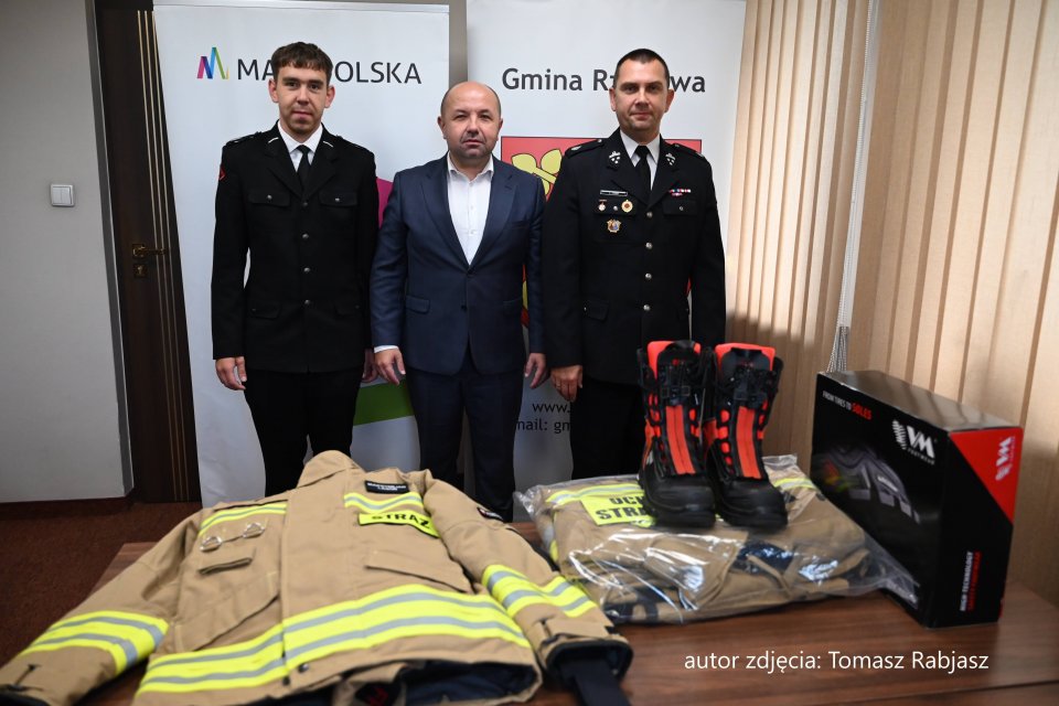 OSP Rzezawa z nowym sprzętem bojowym