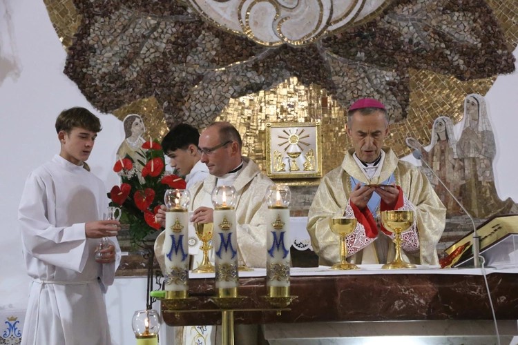 Tworkowa. Poświęcenie kościoła po remoncie / zdjęcia