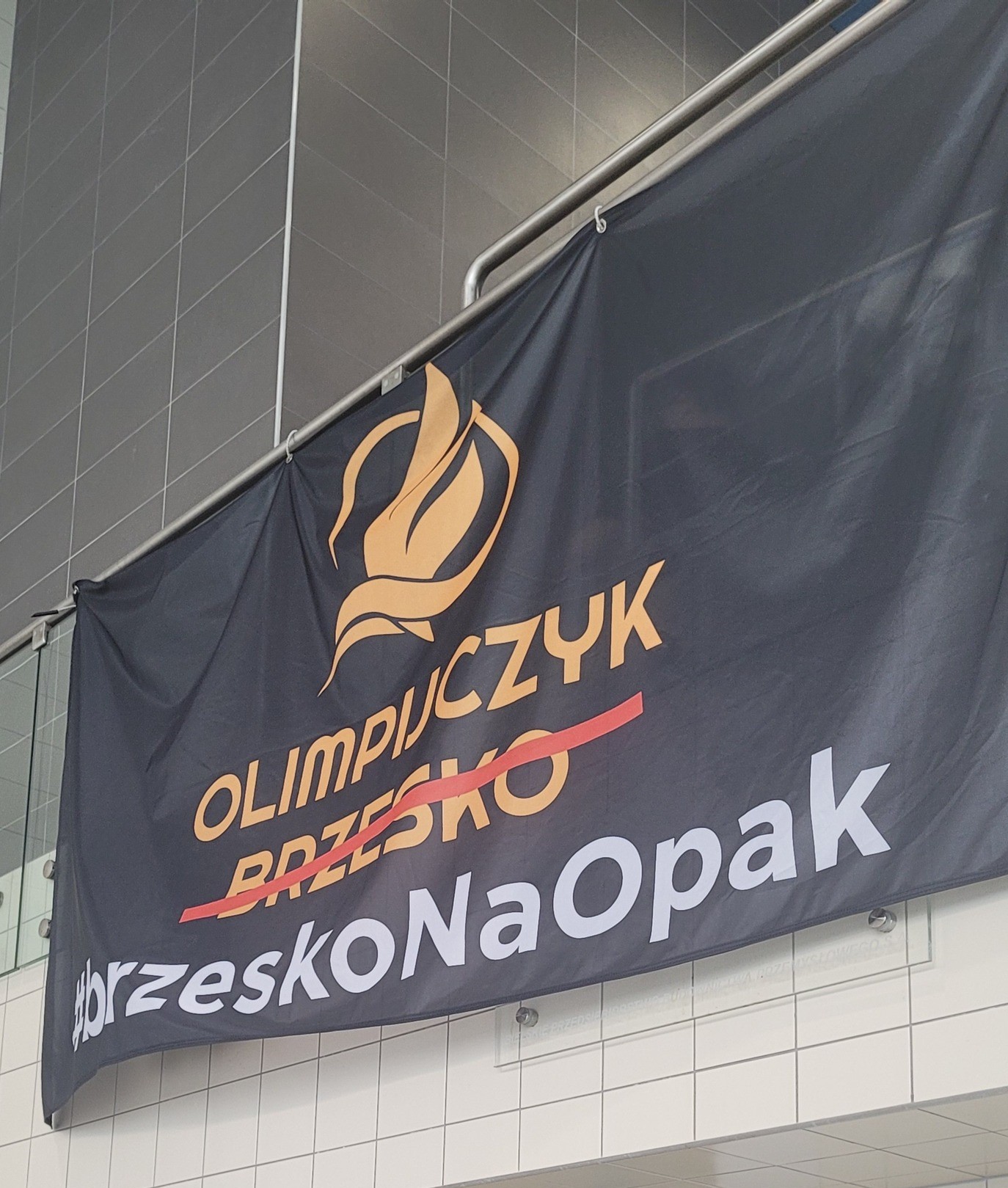 #brzeskoNaOpak. Nie milknie spór w sprawie nierównego traktowania zawodników klubu Olimpijczyk Brzesko
