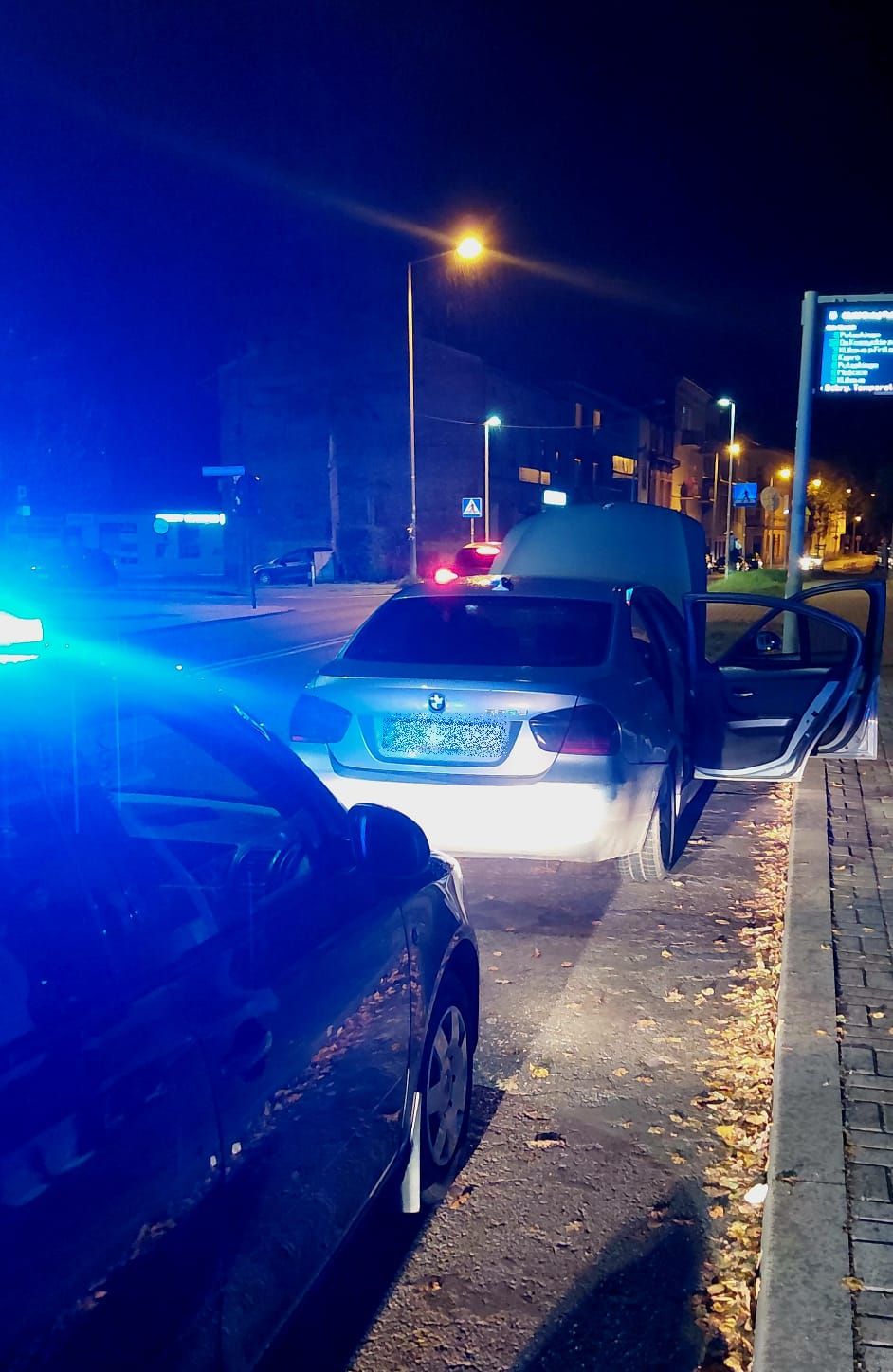 Policjanci zatrzymali pojazd z niebezpiecznymi przedmiotami