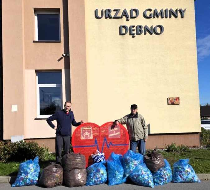 Serce na nakrętki przy Urzędzie Gminy Dębno ponownie wypełnione – pomoc dla Wojtka