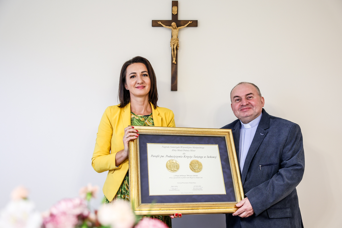 Złota Polonia Minor dla Parafii pw. Podwyższenia Krzyża Świętego w Iwkowej