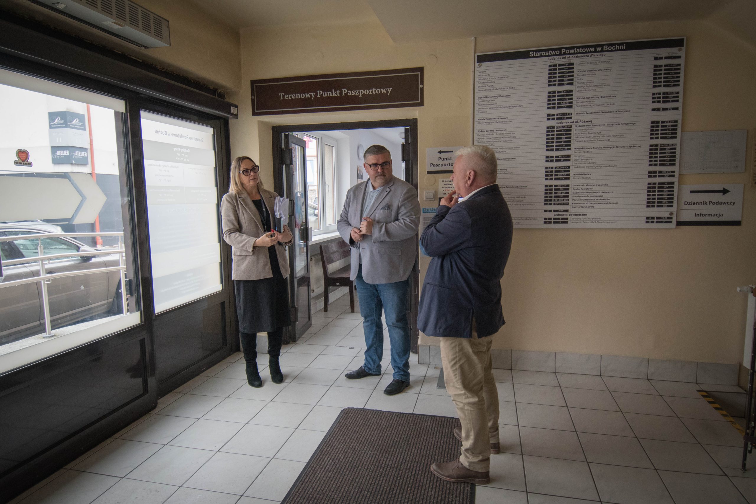 Winda ułatwi dostęp osobom z niepełnosprawnościami do Starostwa Powiatowego