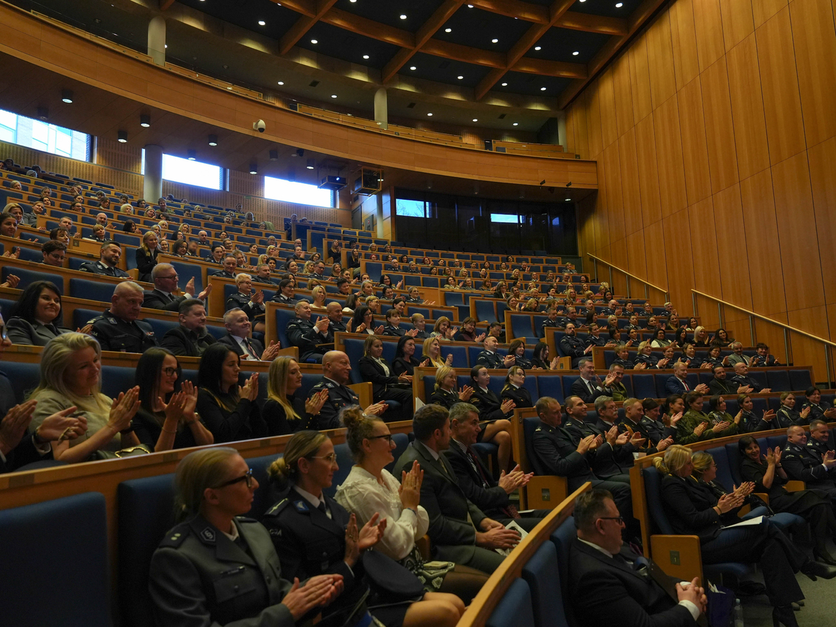 Stulecie kobiet w Policji – uroczysta konferencja w Auditorium Maximum UJ