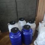 Zatrzymani za nielegalną produkcję alkoholu i posiadanie narkotyków