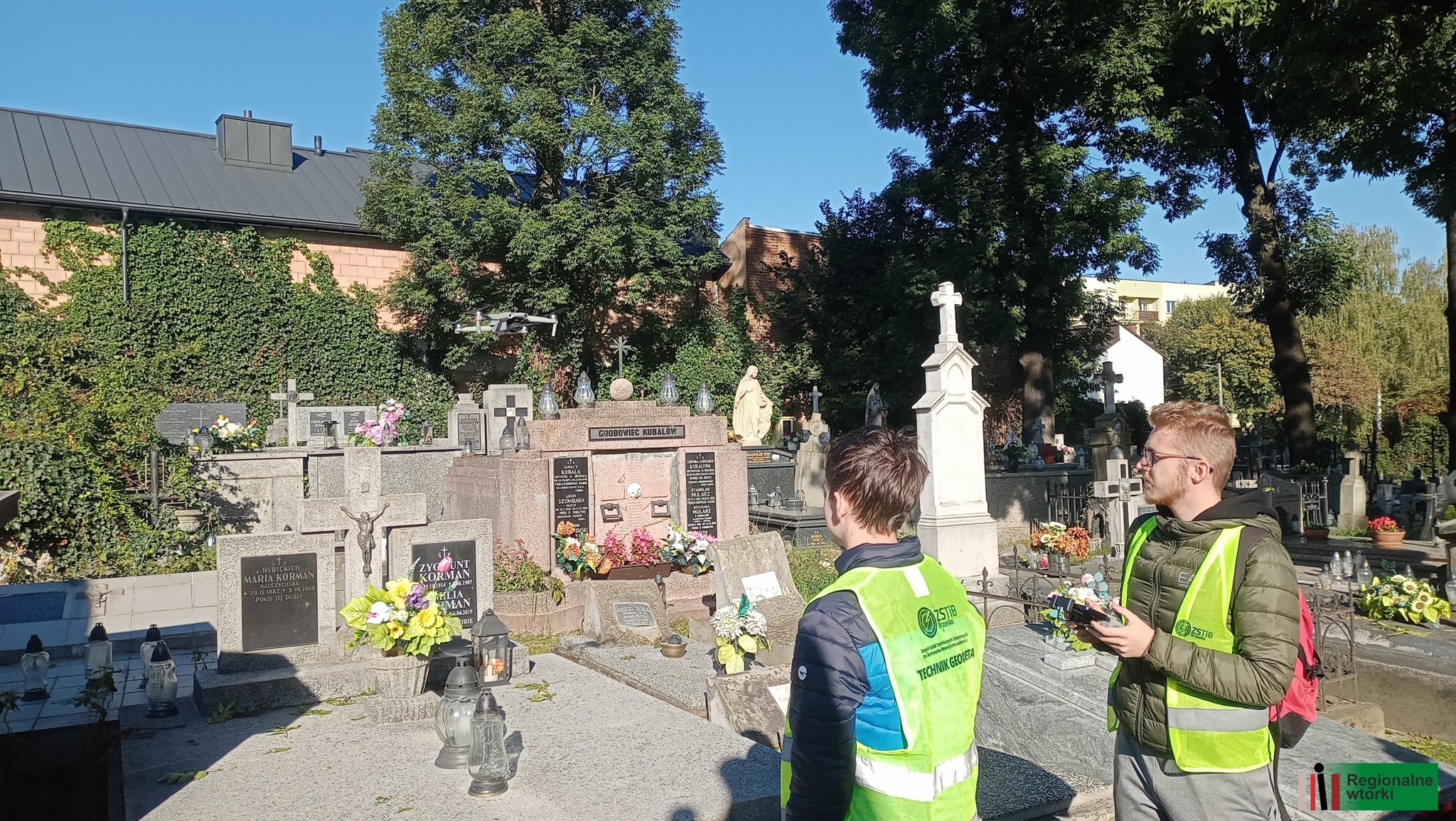 Brzesko. Aplikacja do wyszukiwania grobów na cmentarzu parafialnym – wspaniały projekt uczniów z Zielonki