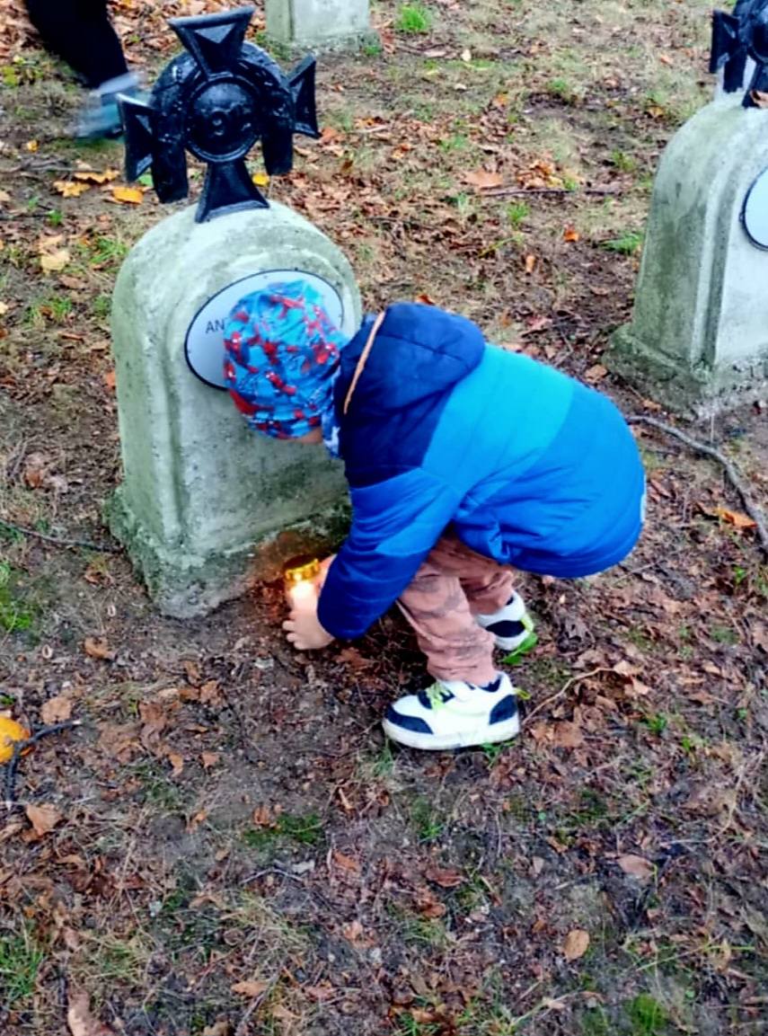 Harcerze ze Szczepu Bohaterów Września zadbali o cmentarz wojenny w Brzesku