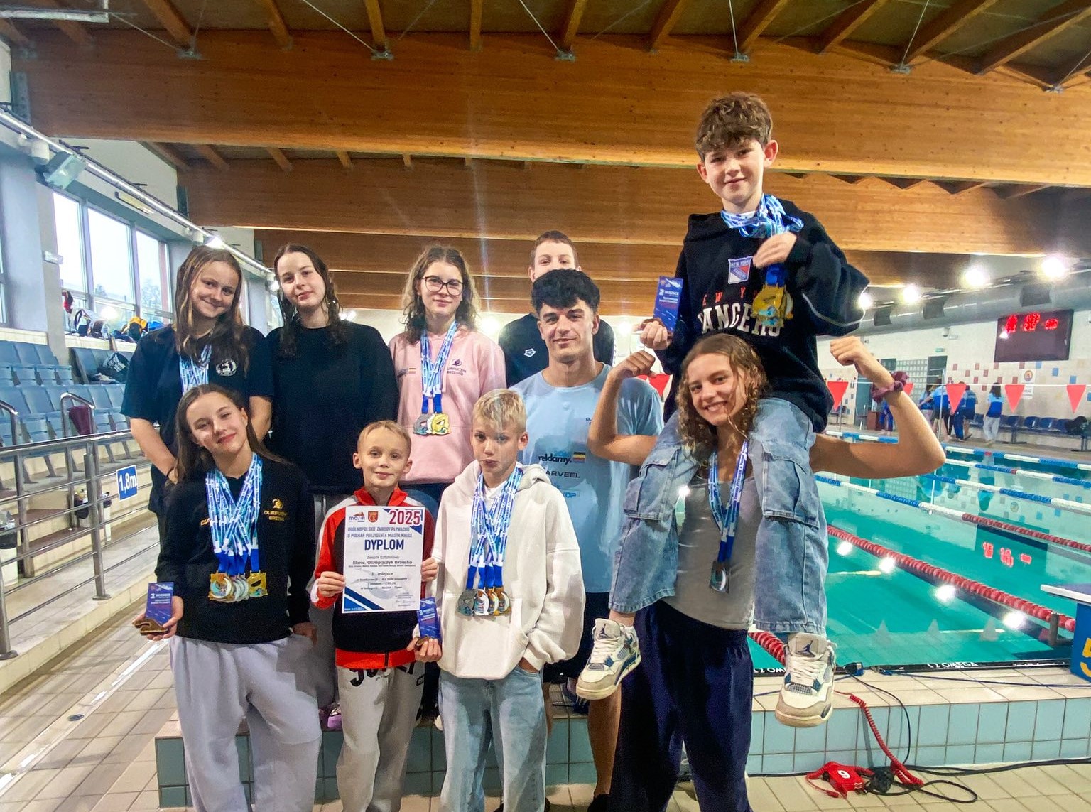 Udane starty młodych pływaków Olimpijczyka Brzesko w Kielcach i Tarnowie