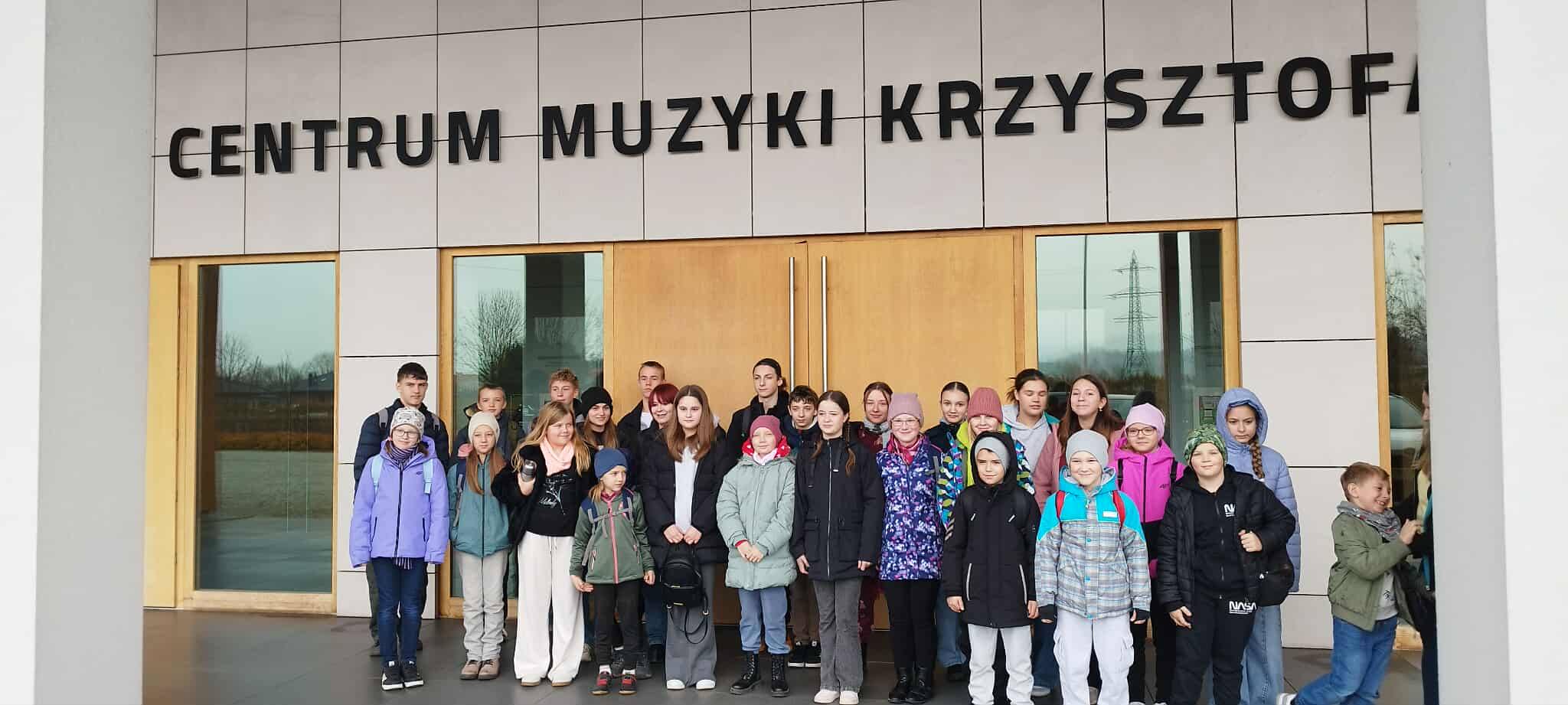 Młodzi z Dębna w Lusławicach – edukacyjna i integracyjna wyprawa do Centrum Pendereckiego