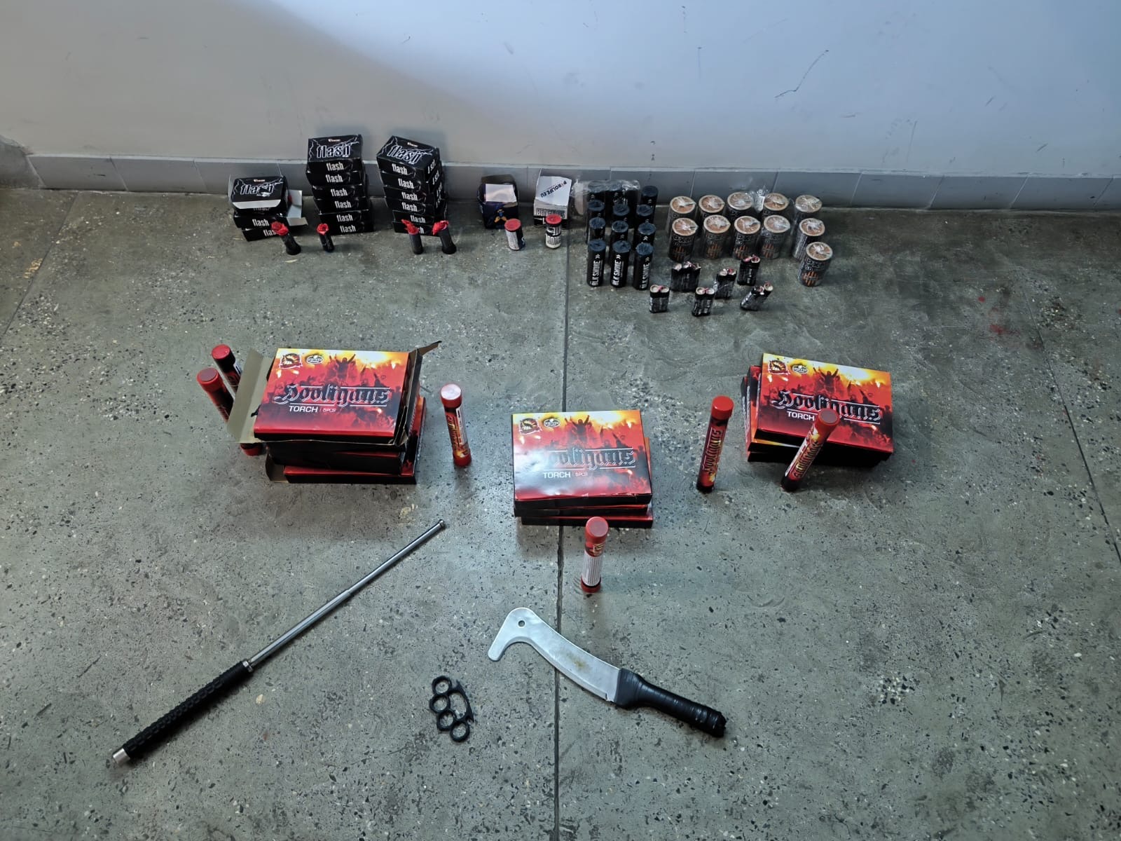 Chciał, aby nieletni wnieśli środki pirotechniczne na stadion