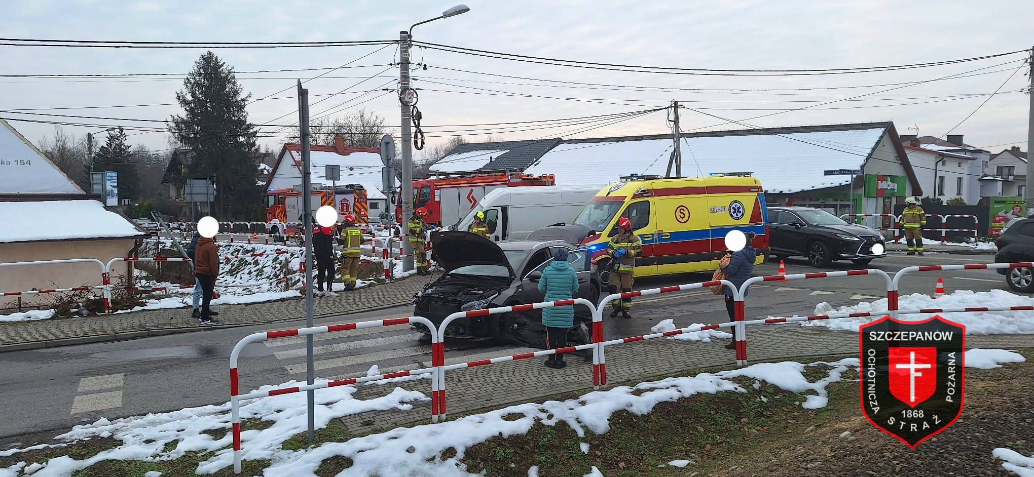 Zderzenie auta osobowego z dostawczym w Sterkowcu / 29 listopada 2025 r.