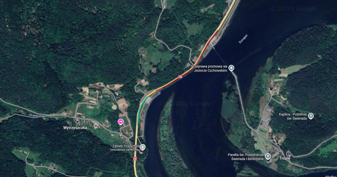 Zderzenie samochodu osobowego z ciężarówką na drodze krajowej nr 75 w Wytrzyszczce