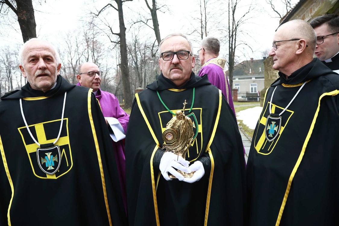 Dębno. Wprowadzenie relikwii św. Jana Pawła II