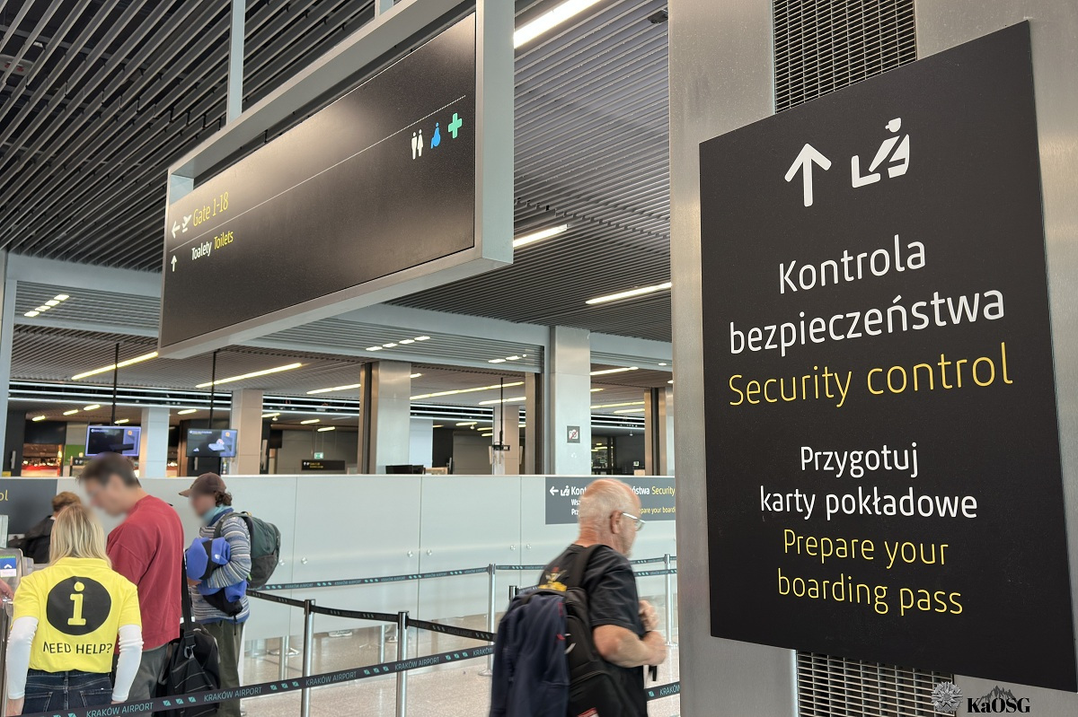 Służba bez wytchnienia – funkcjonariusze KaOSG reagują na zagrożenia na lotnisku