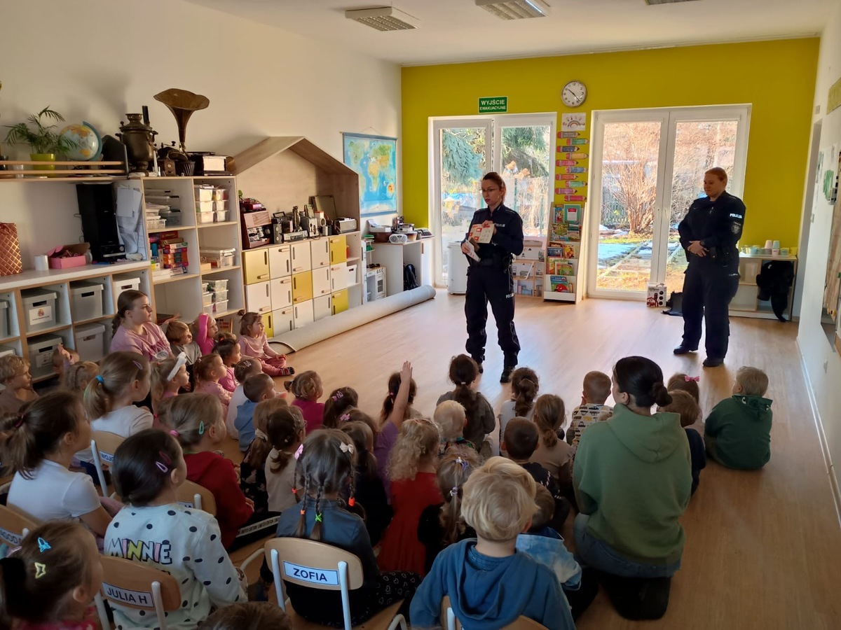 Brzescy policjanci edukują najmłodszych nt. bezpieczeństwa