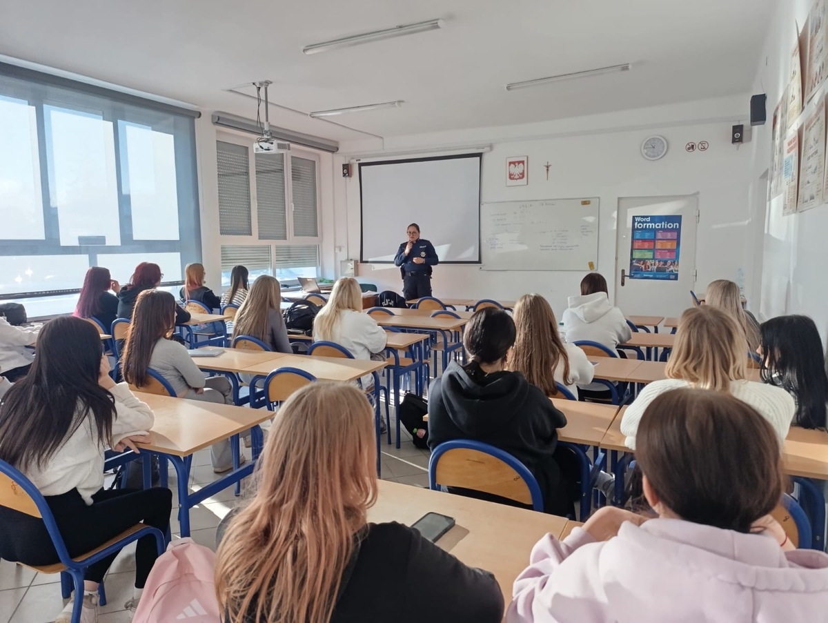 Spotkanie na Zielonce: o odpowiedzialności prawnej, hejcie i codziennej służbie w Policji