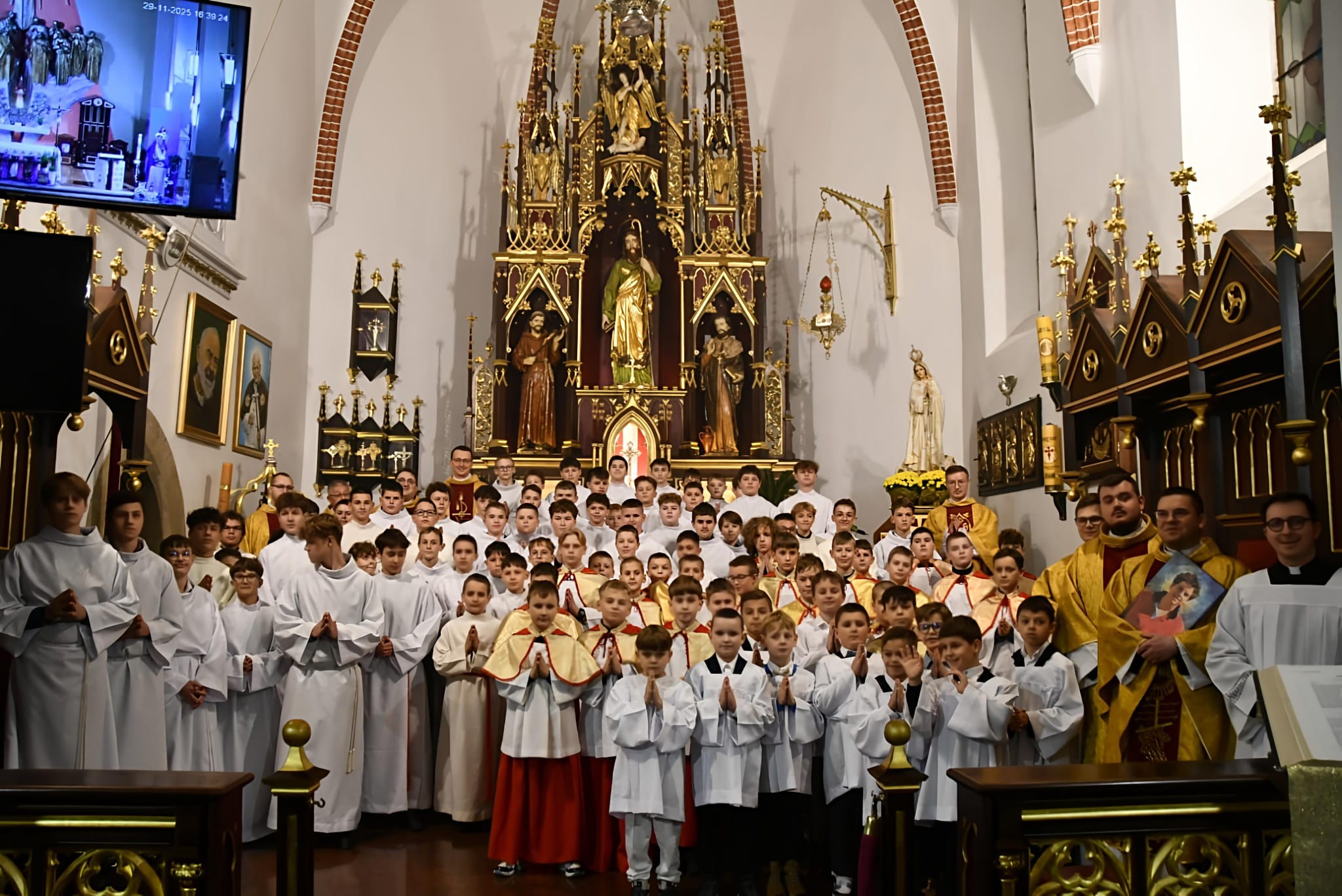 Pielgrzymi nadziei w Sanktuarium św. Jakuba – uroczyste przyjęcie aspirantów i lektorów z dekanatu Brzesko