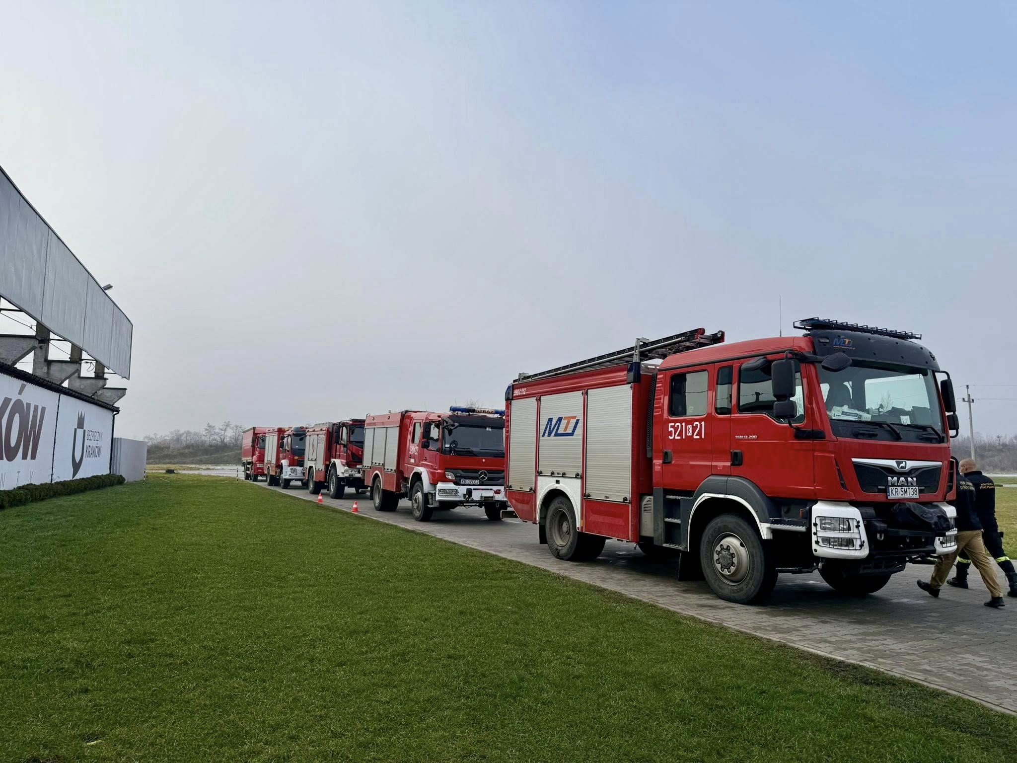 Brzesko-Kraków. Specjalistyczne szkolenie PSP w Krakowie w zakresie jazdy pojazdem uprzywilejowanym