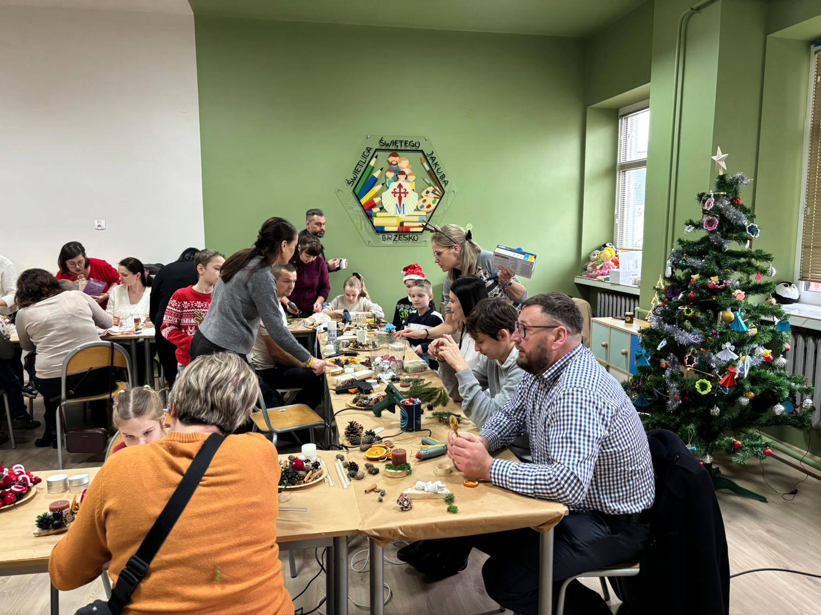 Rodzinne Warsztaty Rękodzieła w świetlicy św. Jakuba w Brzesku / zdjęcia