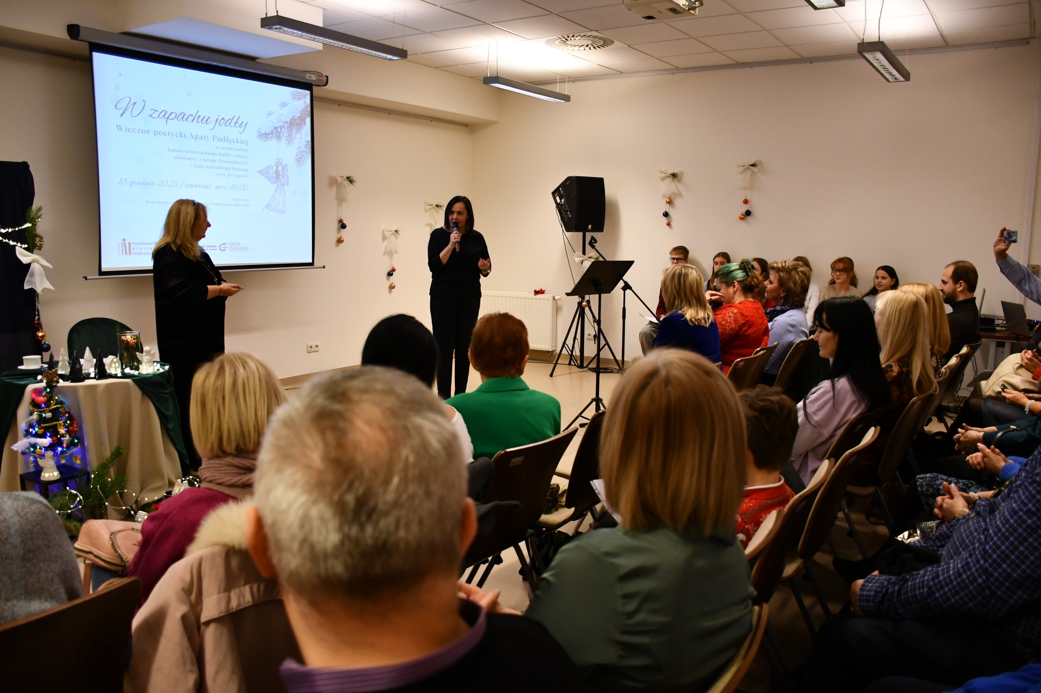 Poezja, która pachnie świętami – wieczór poetycki Agaty Podłęckiej