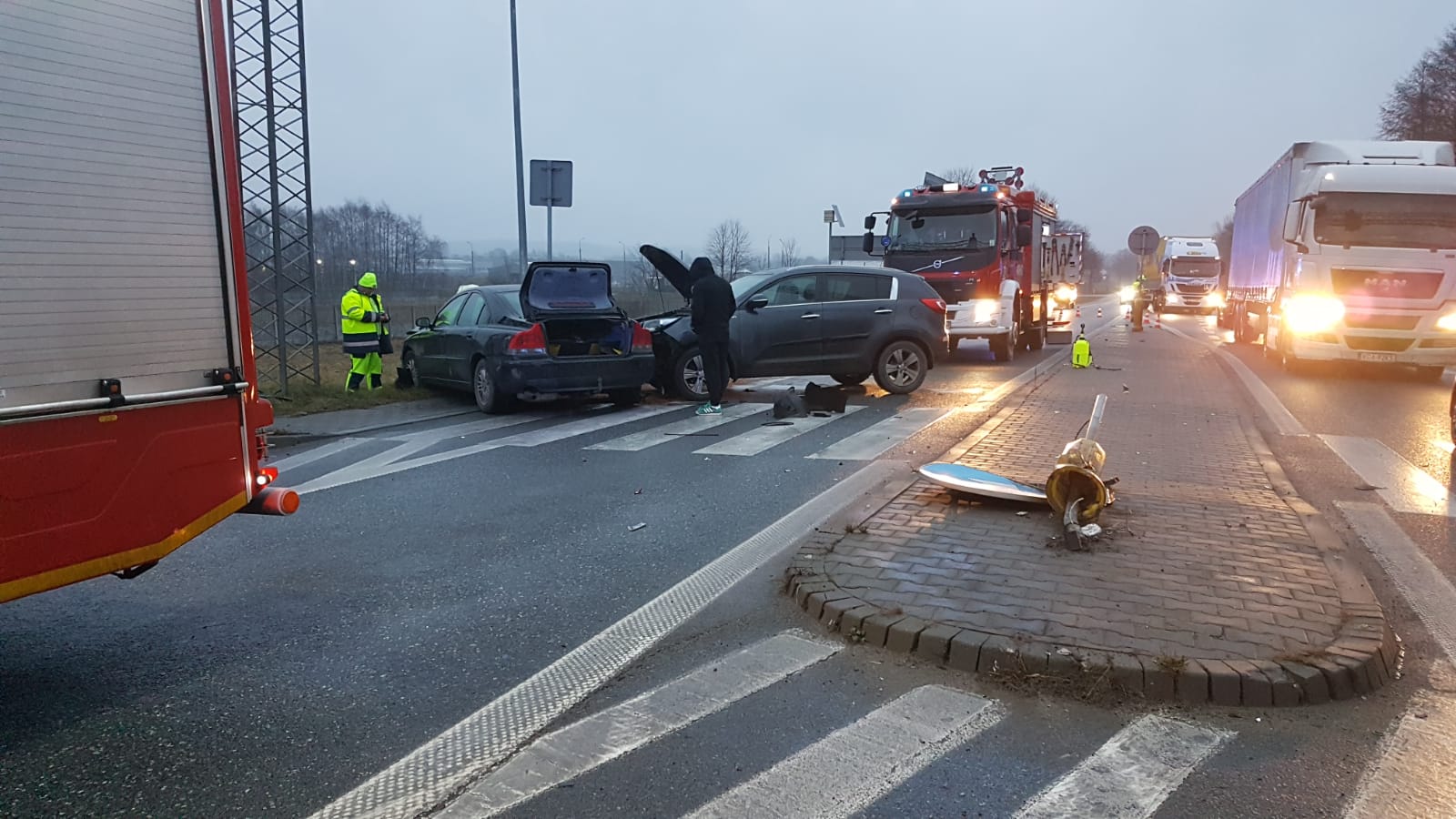 Dębno. Kolizja trzech samochodów osobowych / 23 grudnia 2025 r.