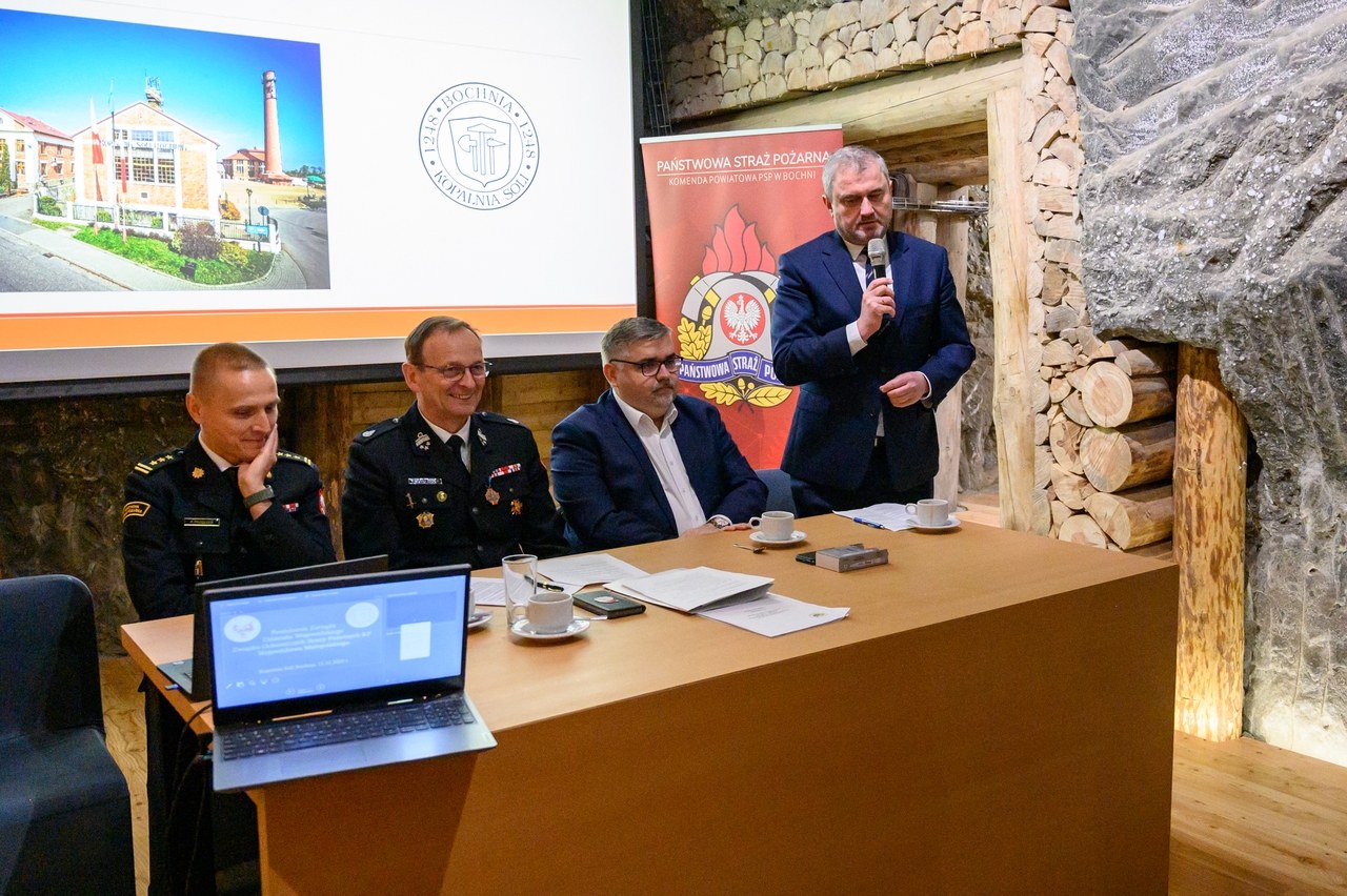 Posiedzenie Zarządu Oddziału Wojewódzkiego ZOSP RP w Kopalni Soli Bochnia / zdjęcia
