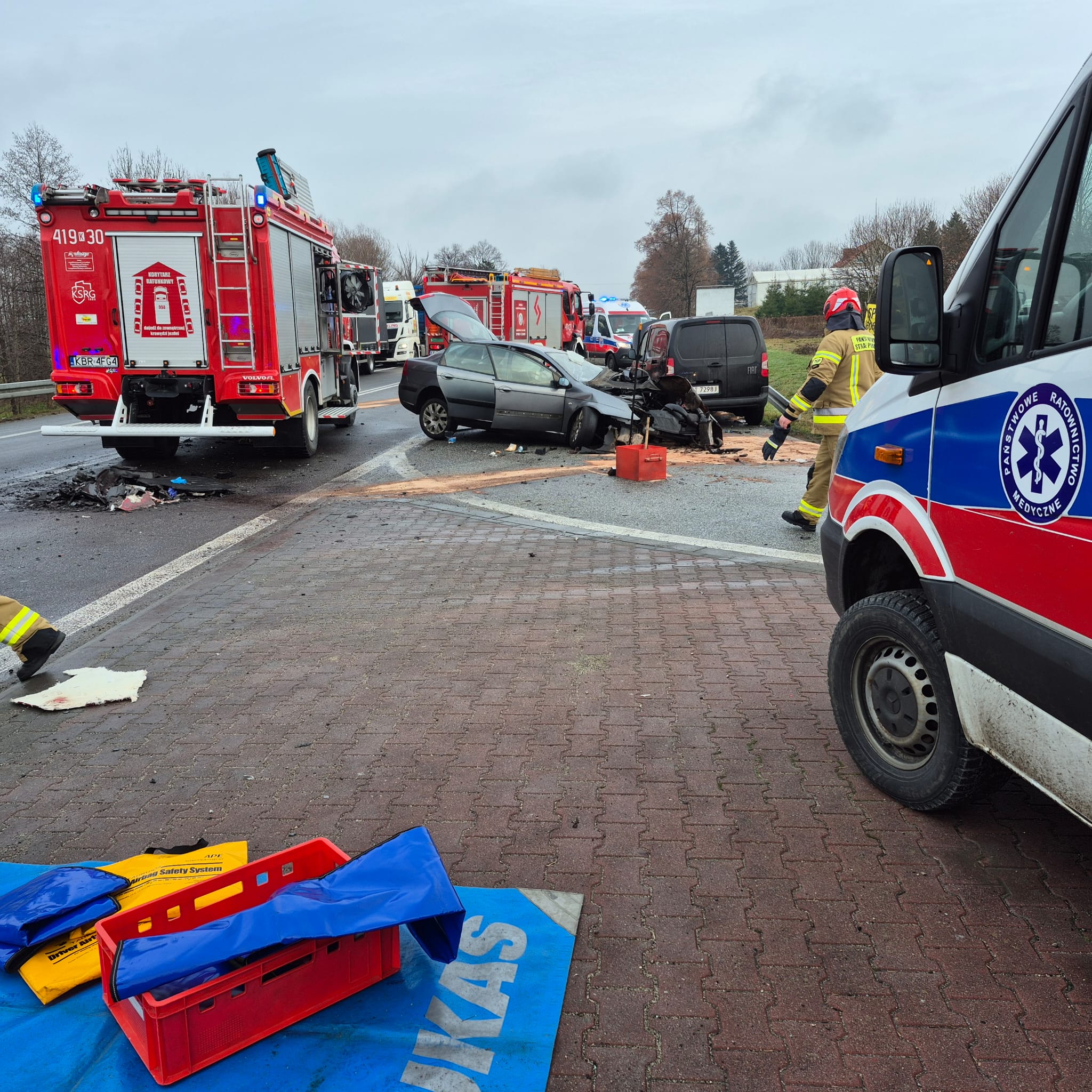 Sufczyn. Zderzenie ciężarówki i osobówek. Trzy osoby ranne