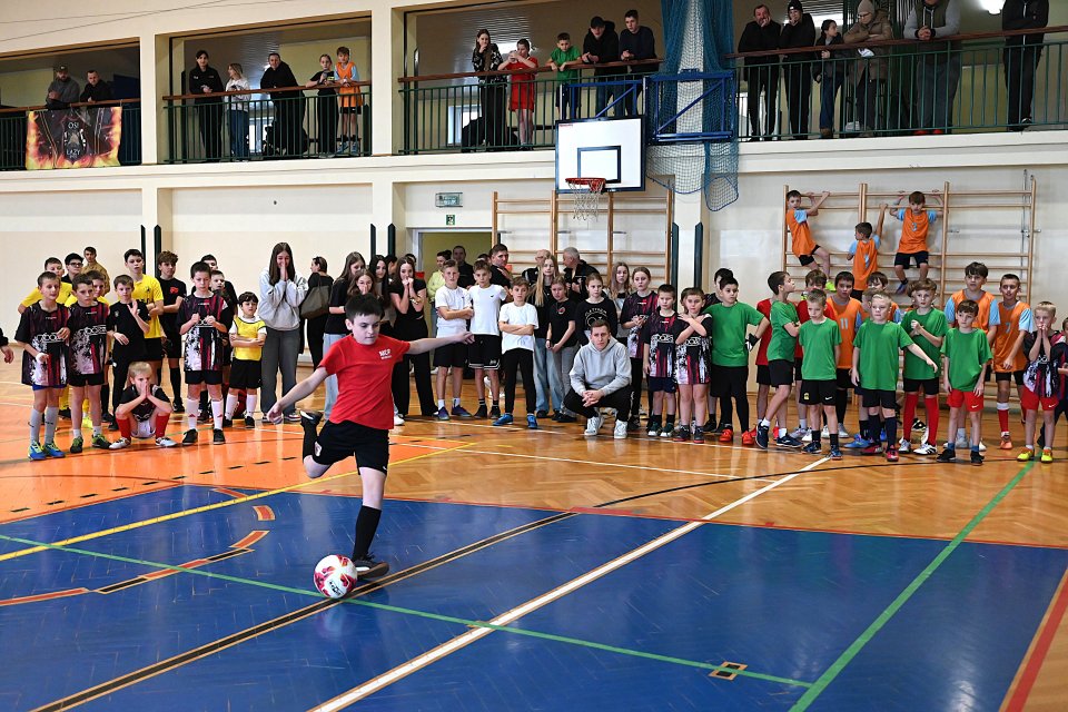 Piłkarskie emocje w świątecznym wydaniu – Mikołajkowy Turniej Młodzieżowych Drużyn Pożarniczych