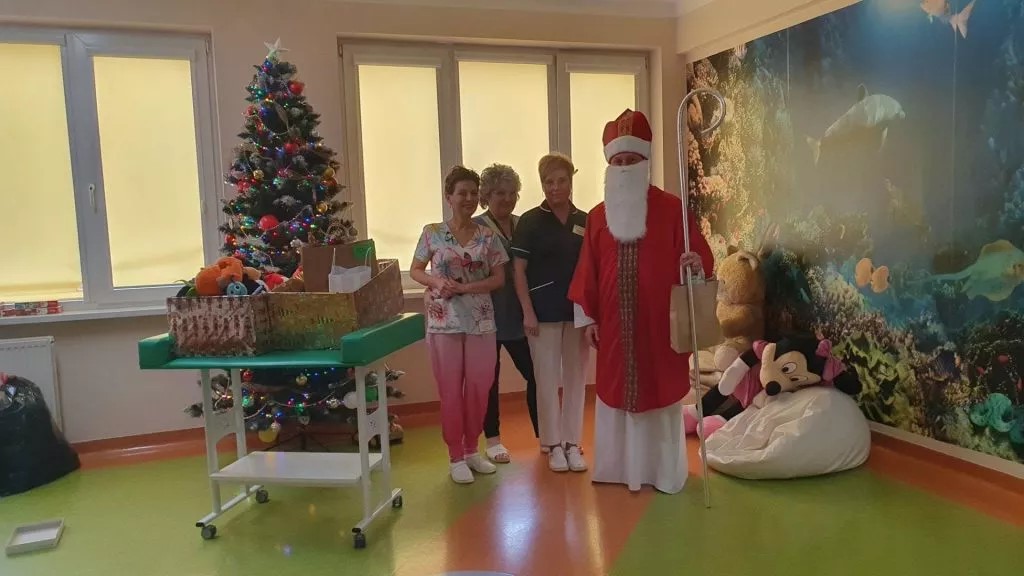 Brzesko. Święty Mikołaj odwiedził oddział dziecięcy