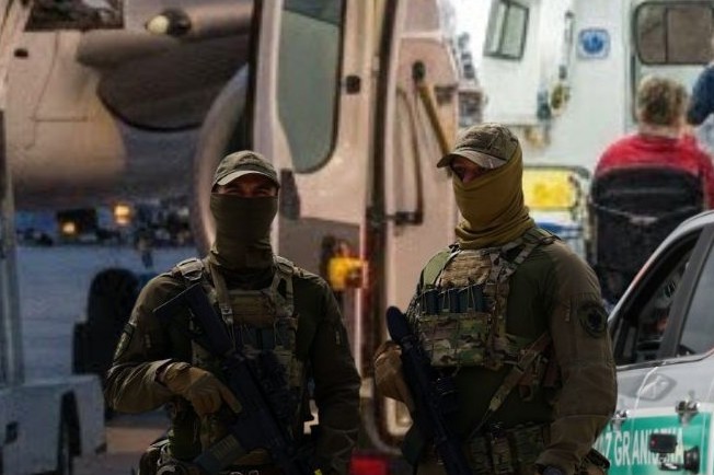 Przymusowe lądowanie i interwencja służb. Niebezpieczny incydent w trakcie lotu