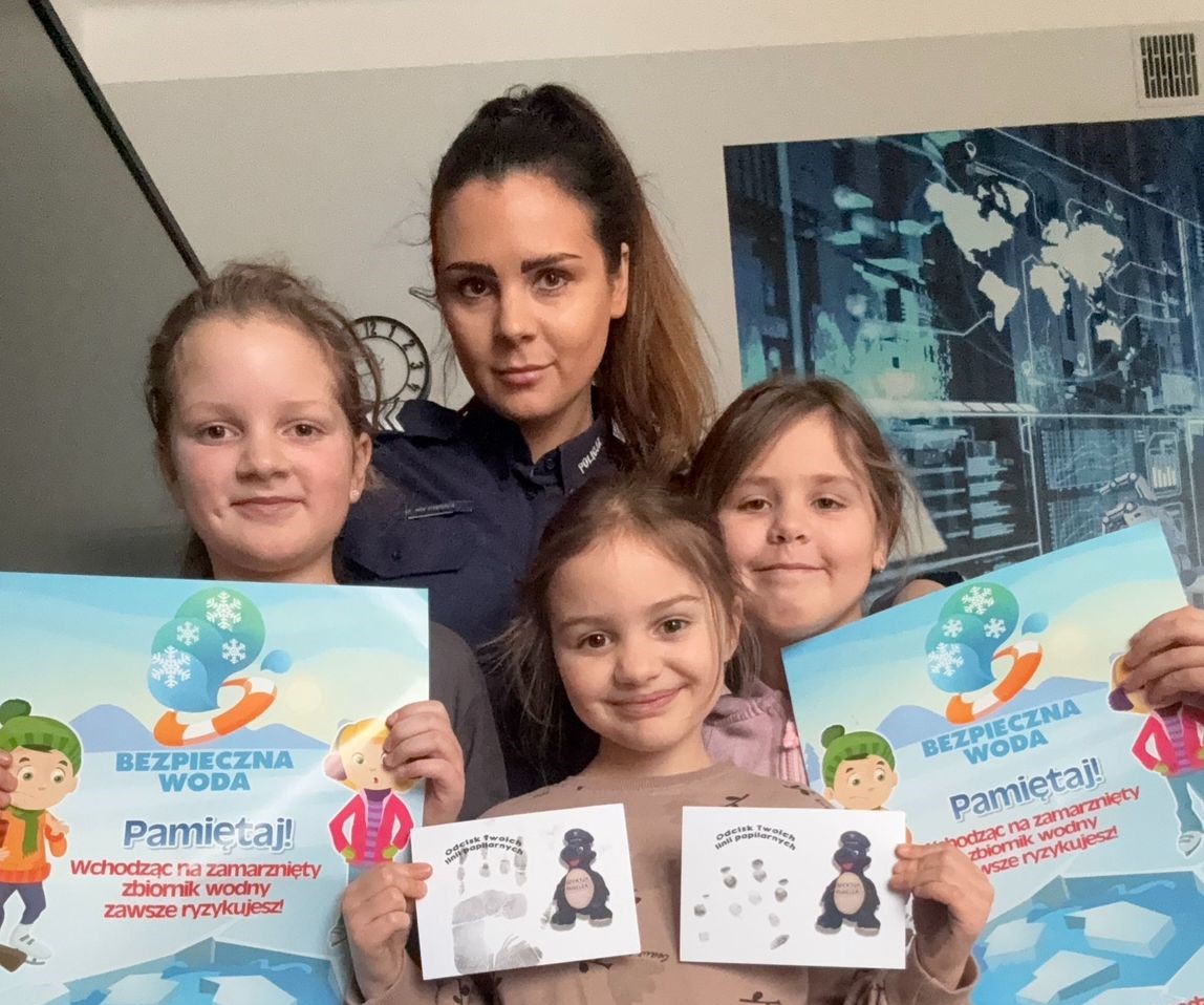 Ferie bez zagrożeń – policjanci z Brzeska spotkali się z najmłodszymi