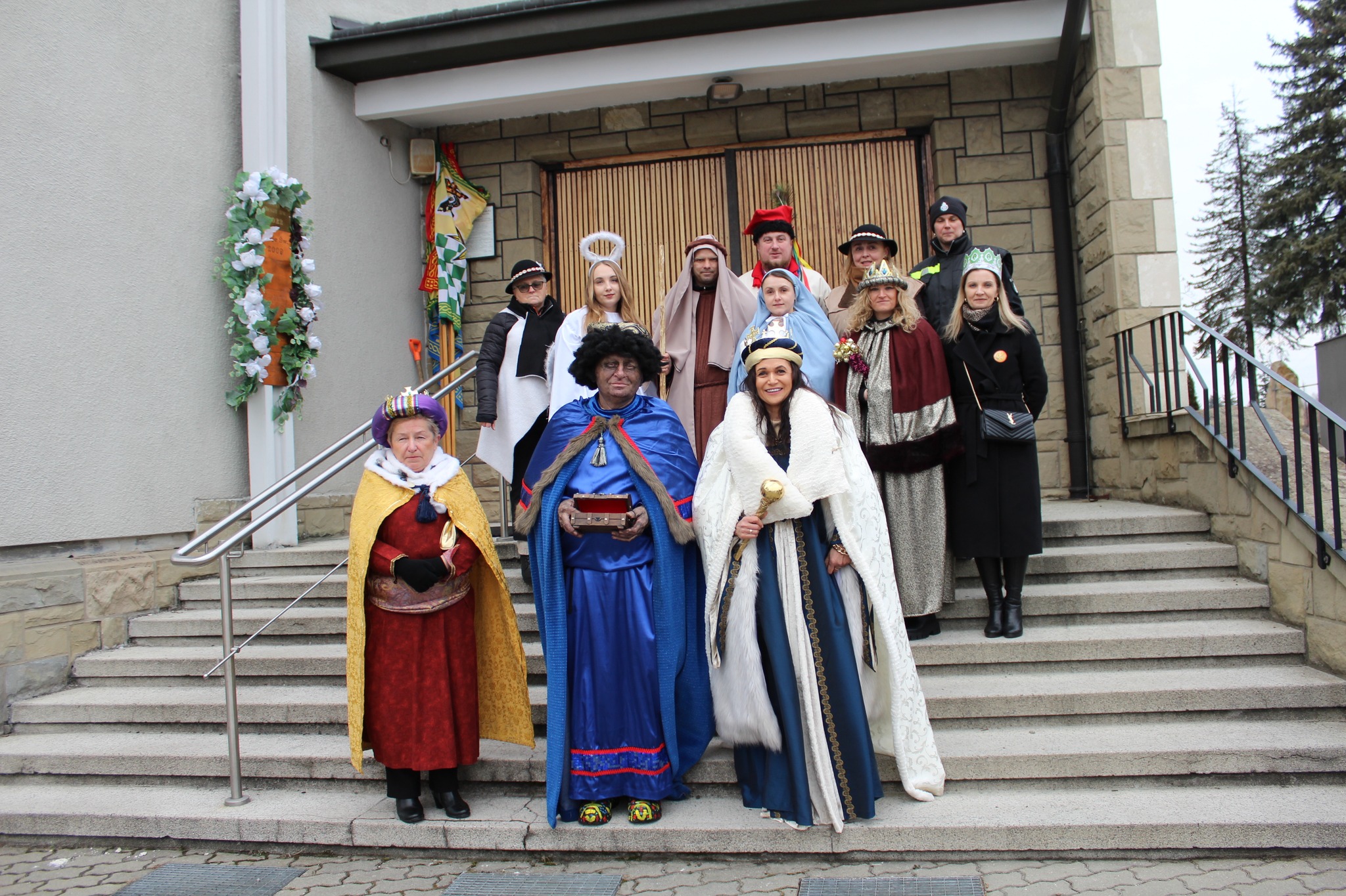 Biadoliny. W orszaku król i dwie królowe / zdjęcia