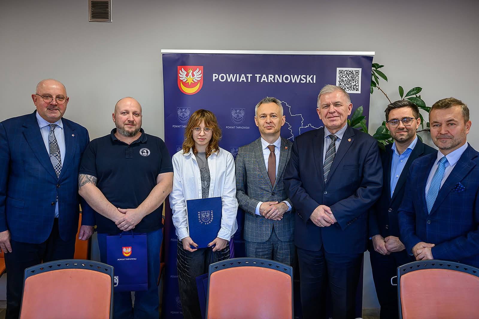 Maria Kacer – pływaczka BOSiR Brzesko nagrodzona przez władze Powiatu Tarnowskiego