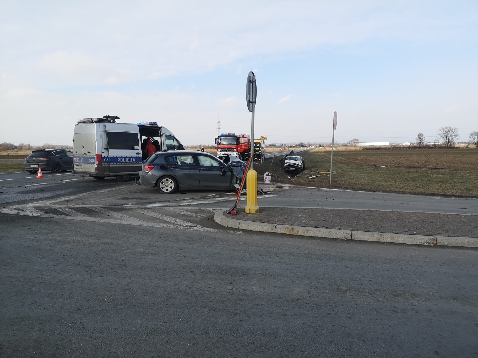 Wypadek na DW 768 w Niedzieliskach / zdjęcia