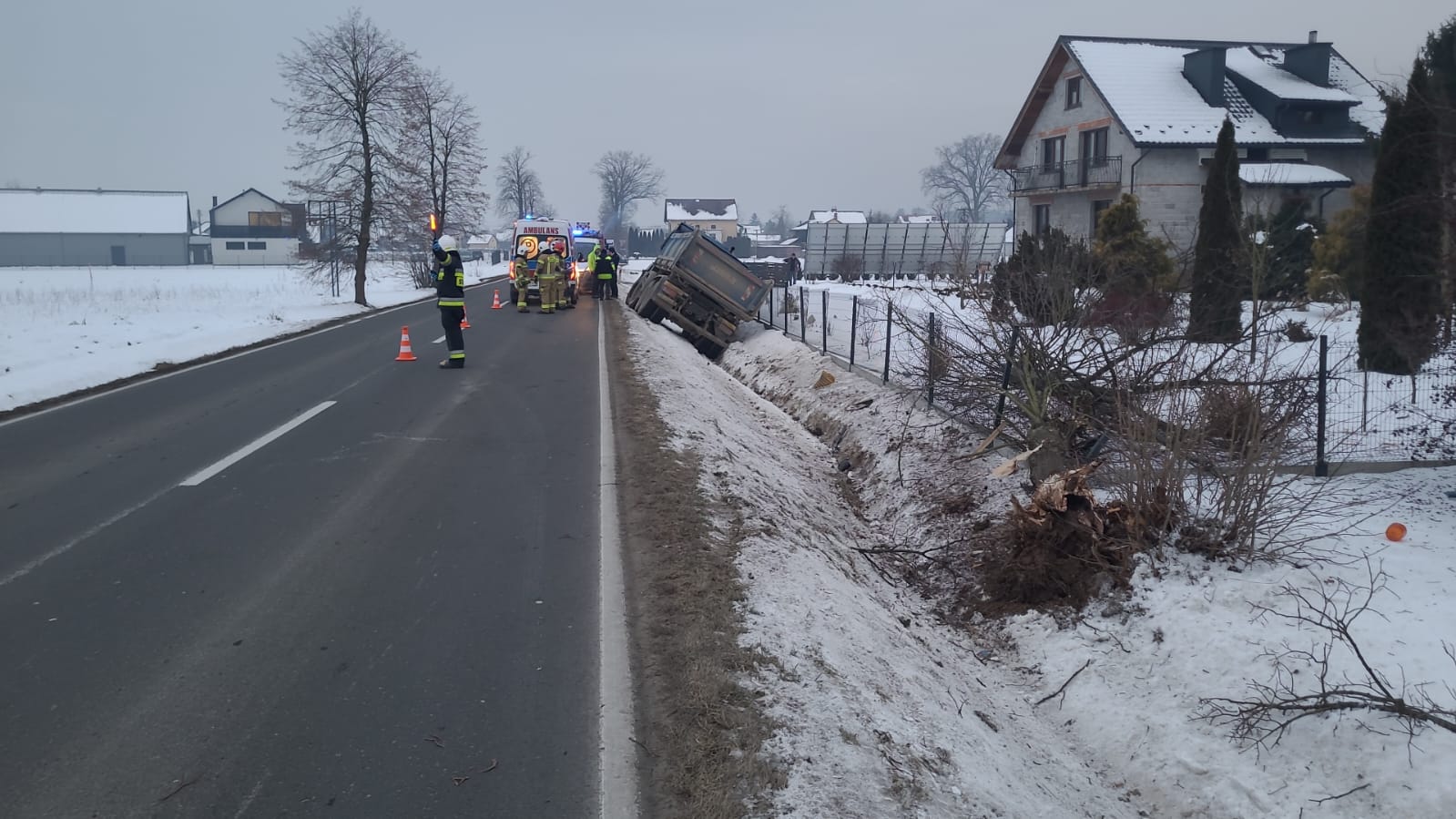 Baczków. Ciężarówka w rowie / 22 stycznia 2026 r.