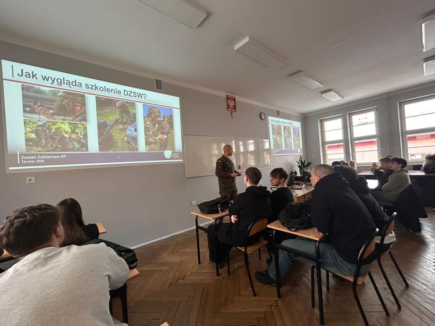 Przedstawiciele Wojskowego Centrum Rekrutacji spotkali się z młodzieżą w Brzesku i Bochni