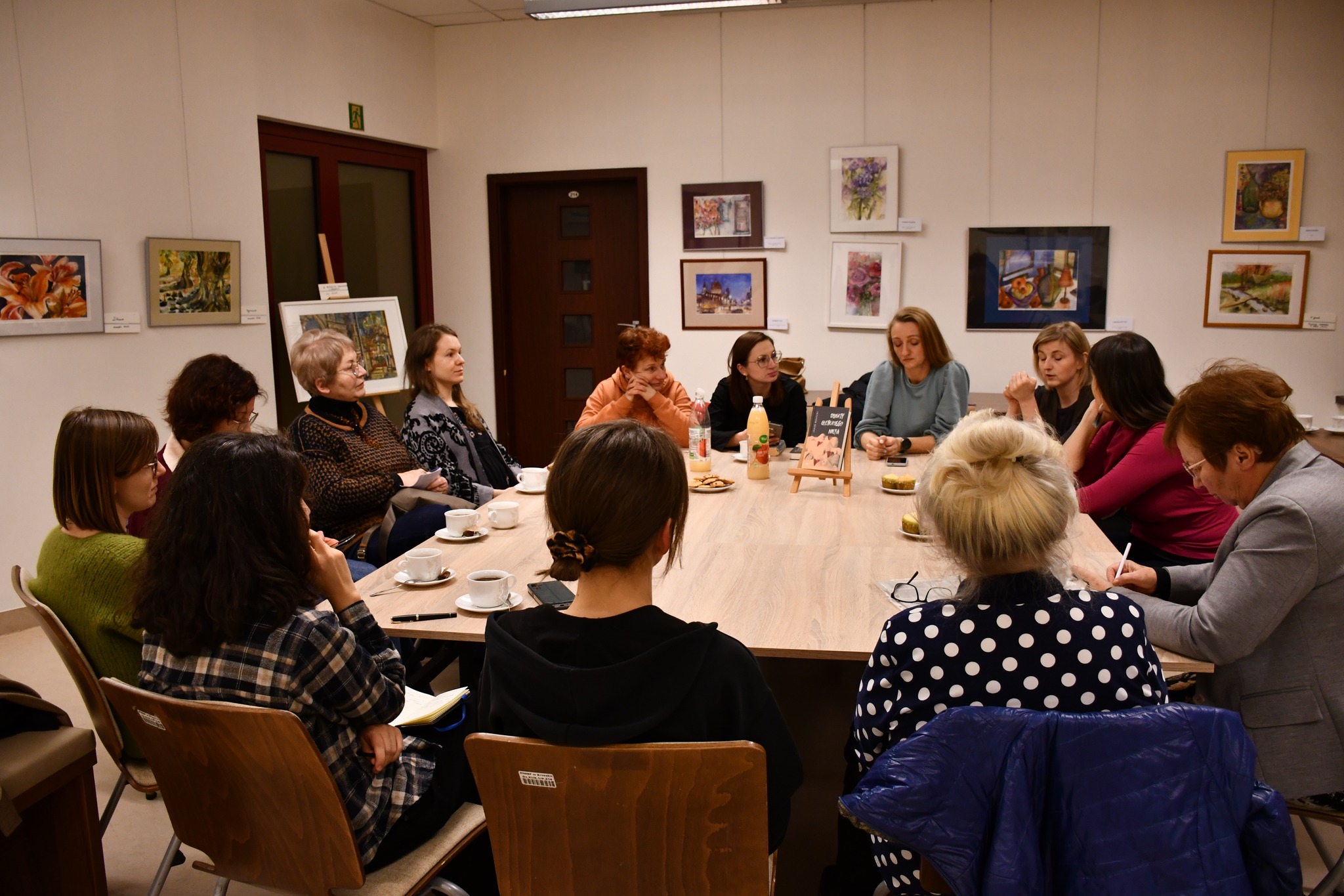 Rozmowy o „Obiektach głębokiego nieba” podczas spotkania Brzeskiego Klubu Książki