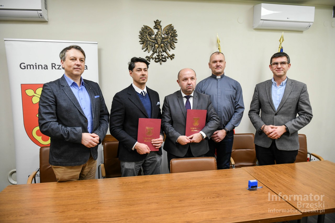 Rzezawa. Podpisanie umowy na realizację inwestycji związanej z utworzeniem Klubu Integracji Społecznej / zdjęcia / video