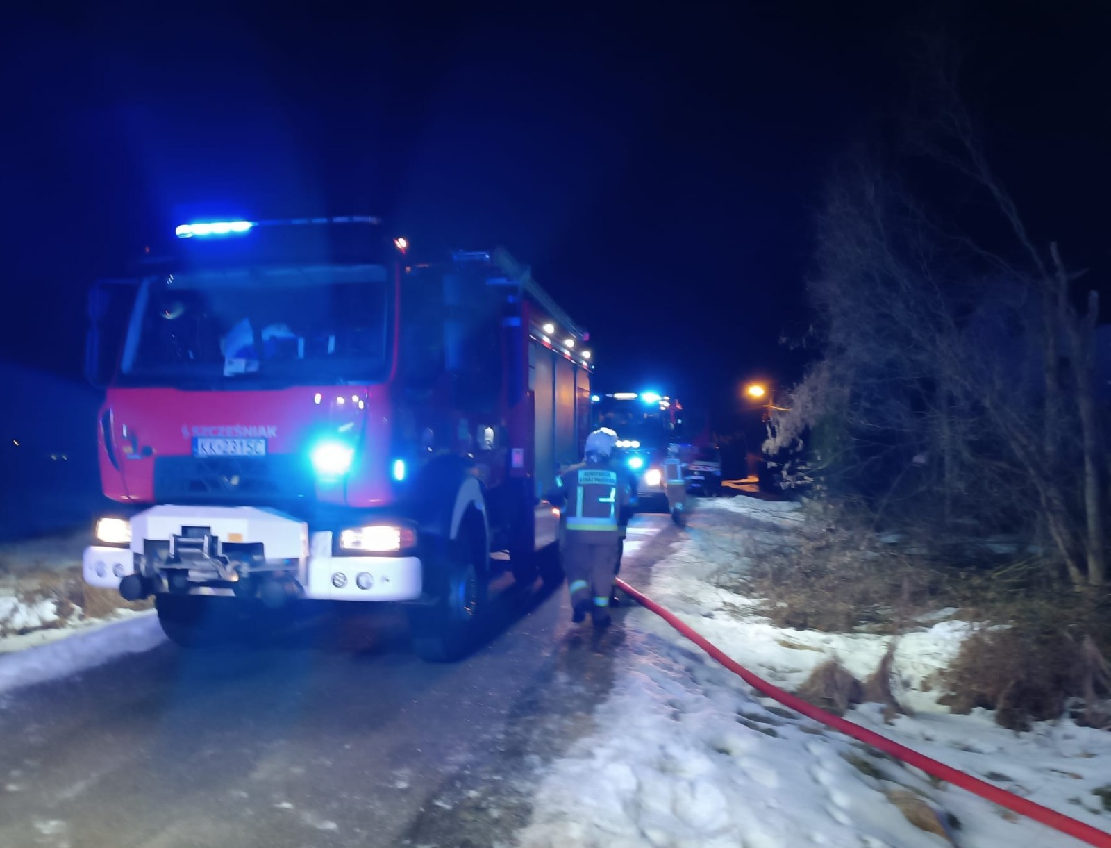 Pozar budynku gospodarczego w Dębinie. Zginęło kilkadziesiat ptaków